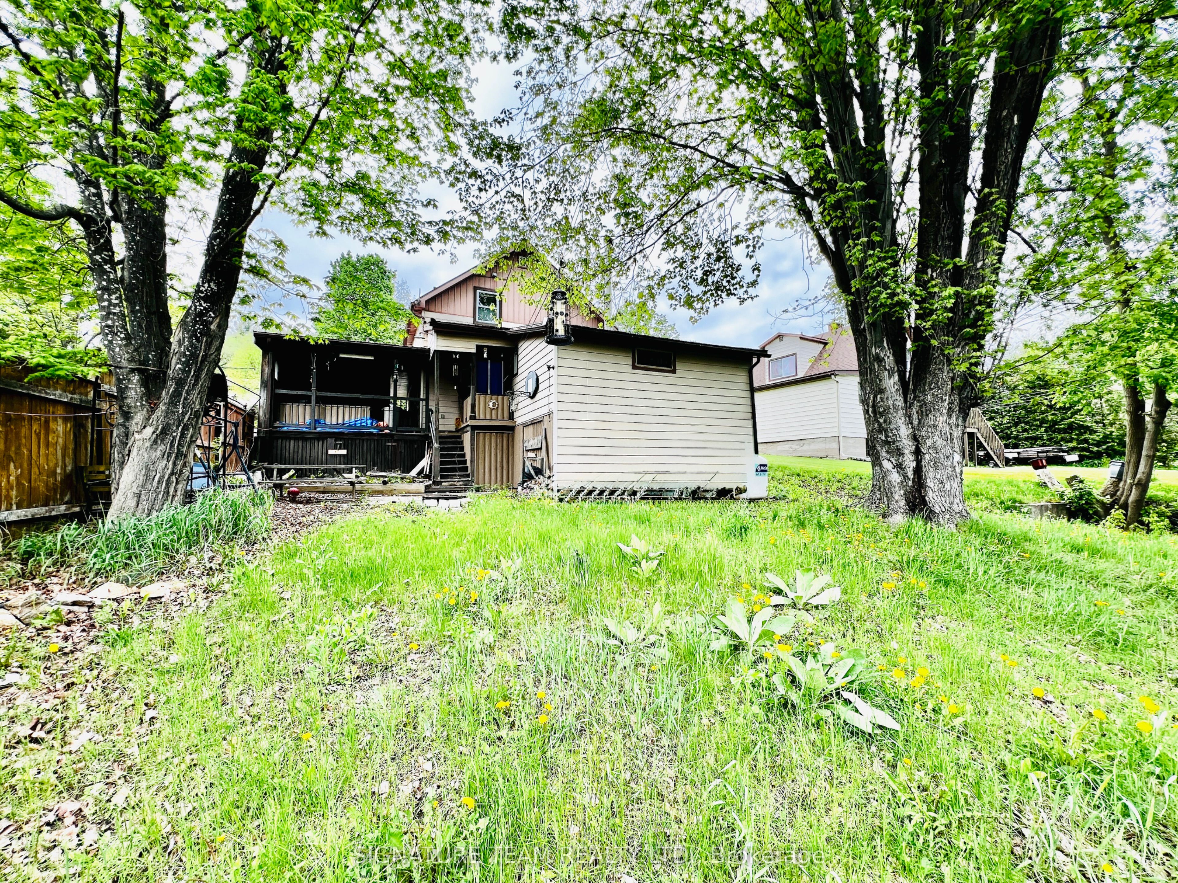 169 Bonnechere Street E Property Photo 11