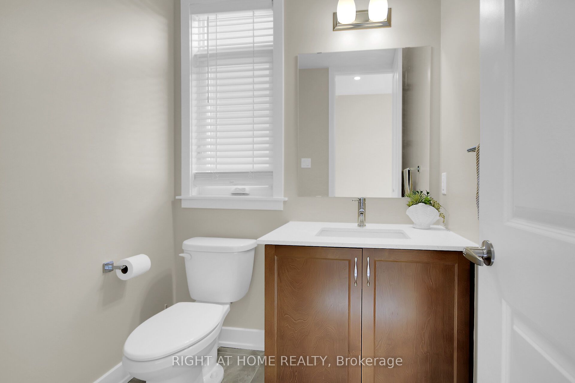 935 Embankment Street Property Photo 5