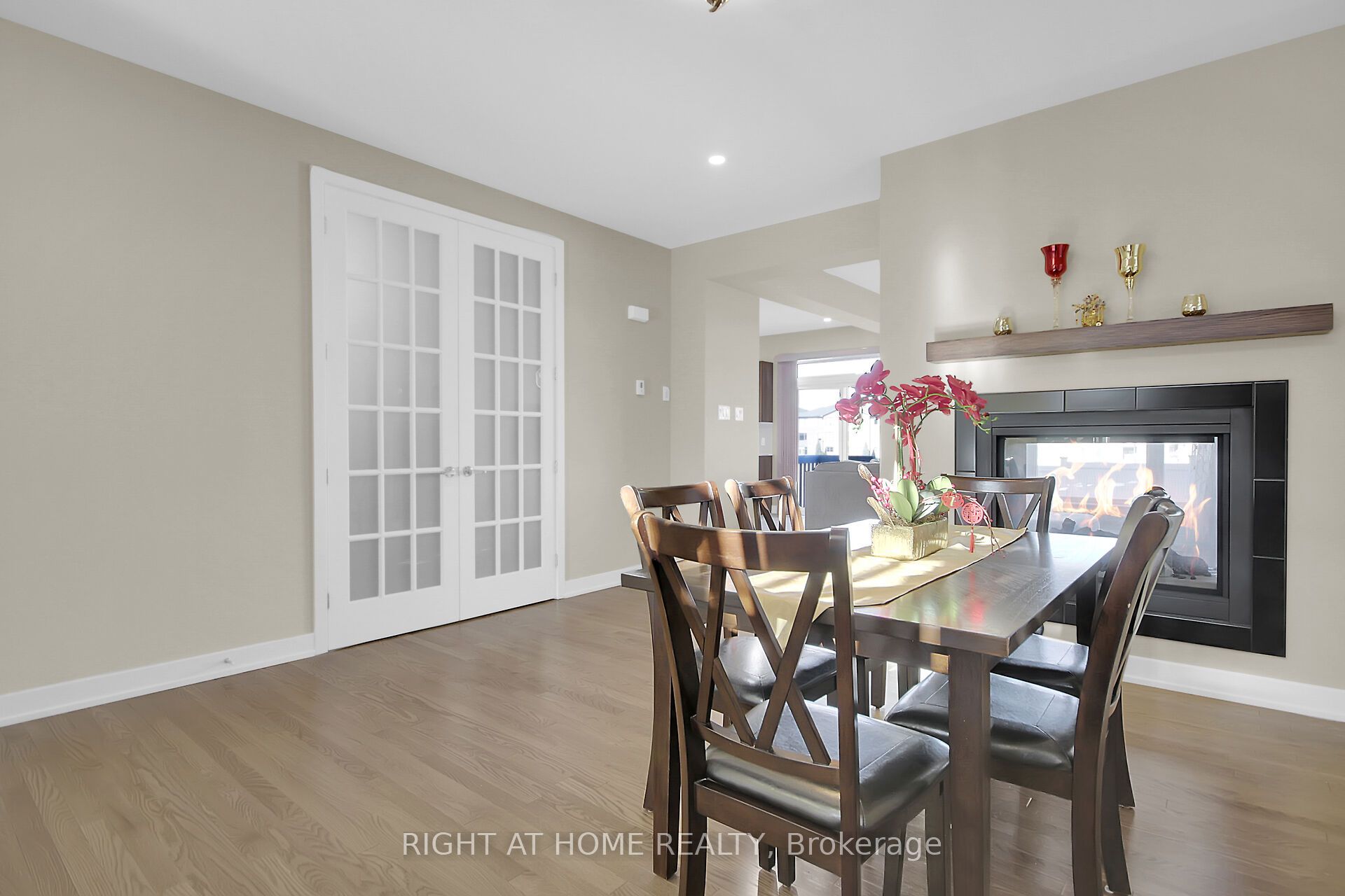 935 Embankment Street Property Photo 6