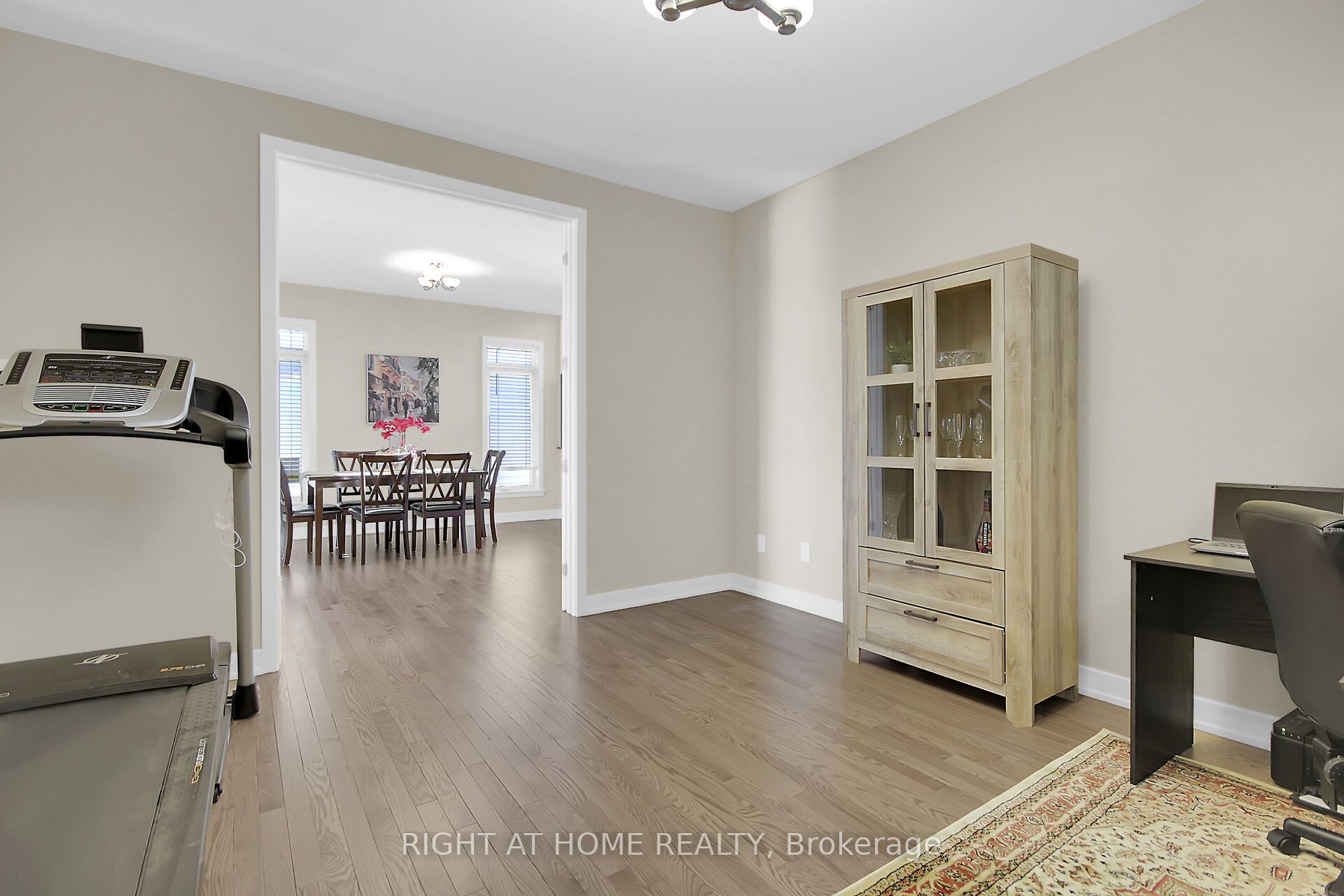 935 Embankment Street Property Photo 8