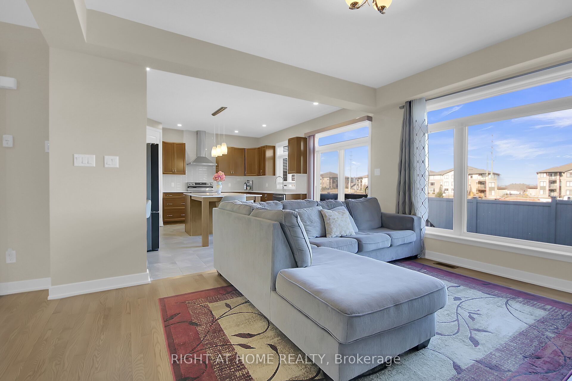 935 Embankment Street Property Photo 9