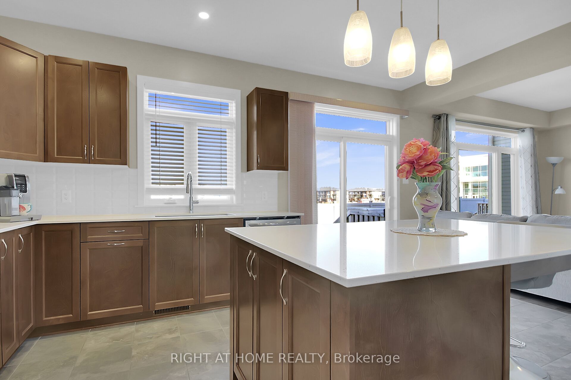 935 Embankment Street Property Photo 11