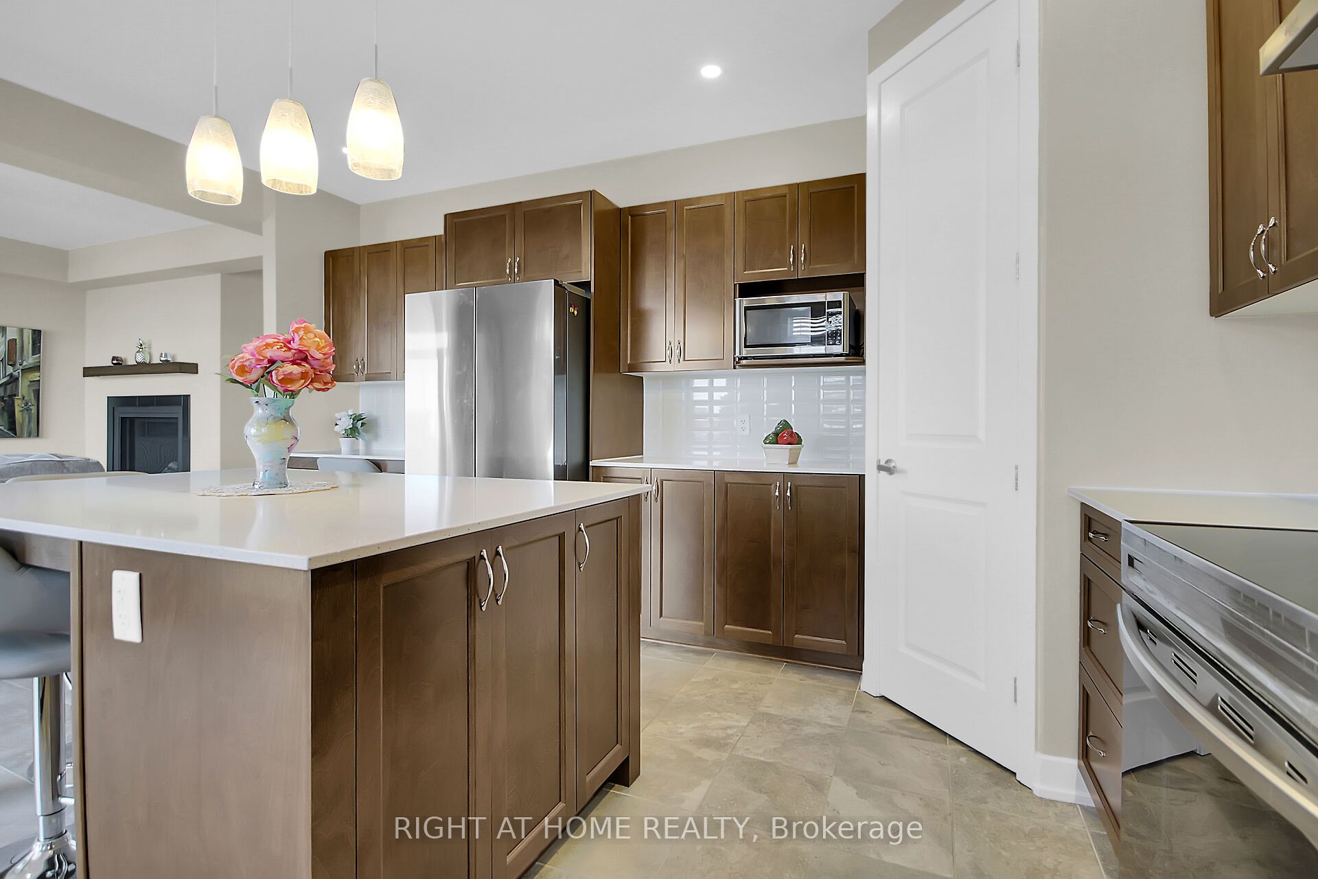 935 Embankment Street Property Photo 14