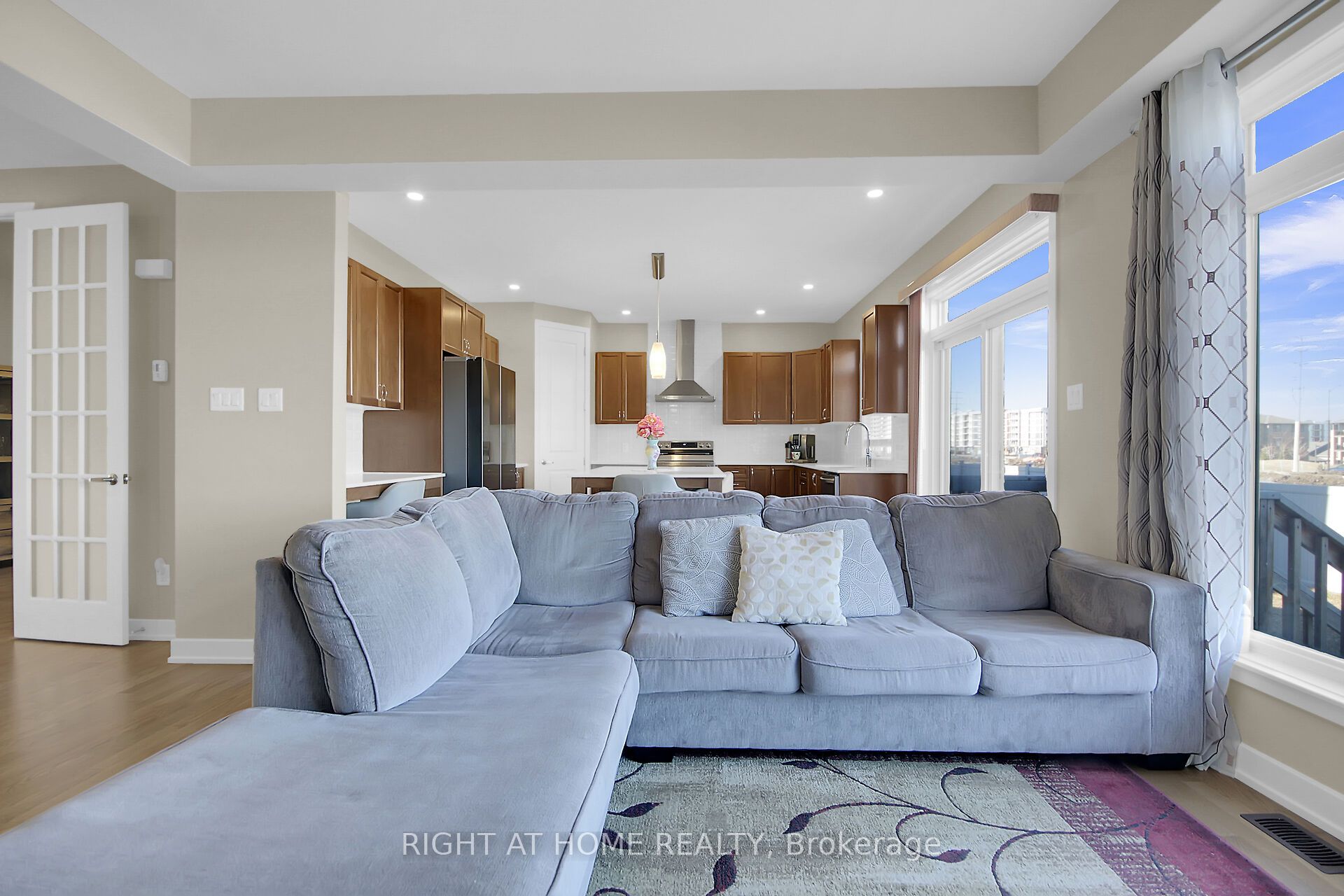 935 Embankment Street Property Photo 19
