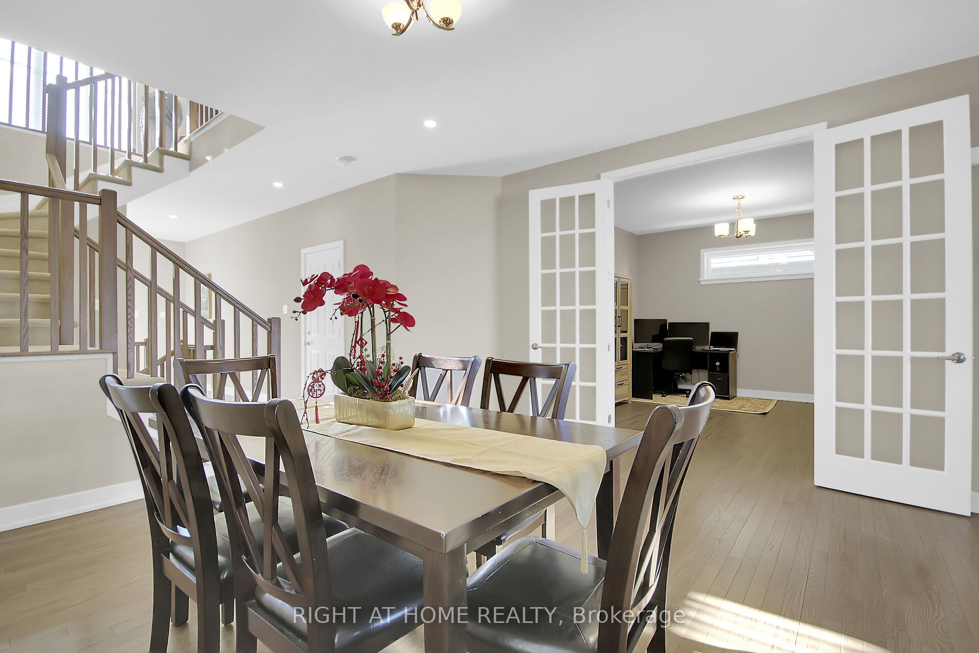 935 Embankment Street Property Photo 23