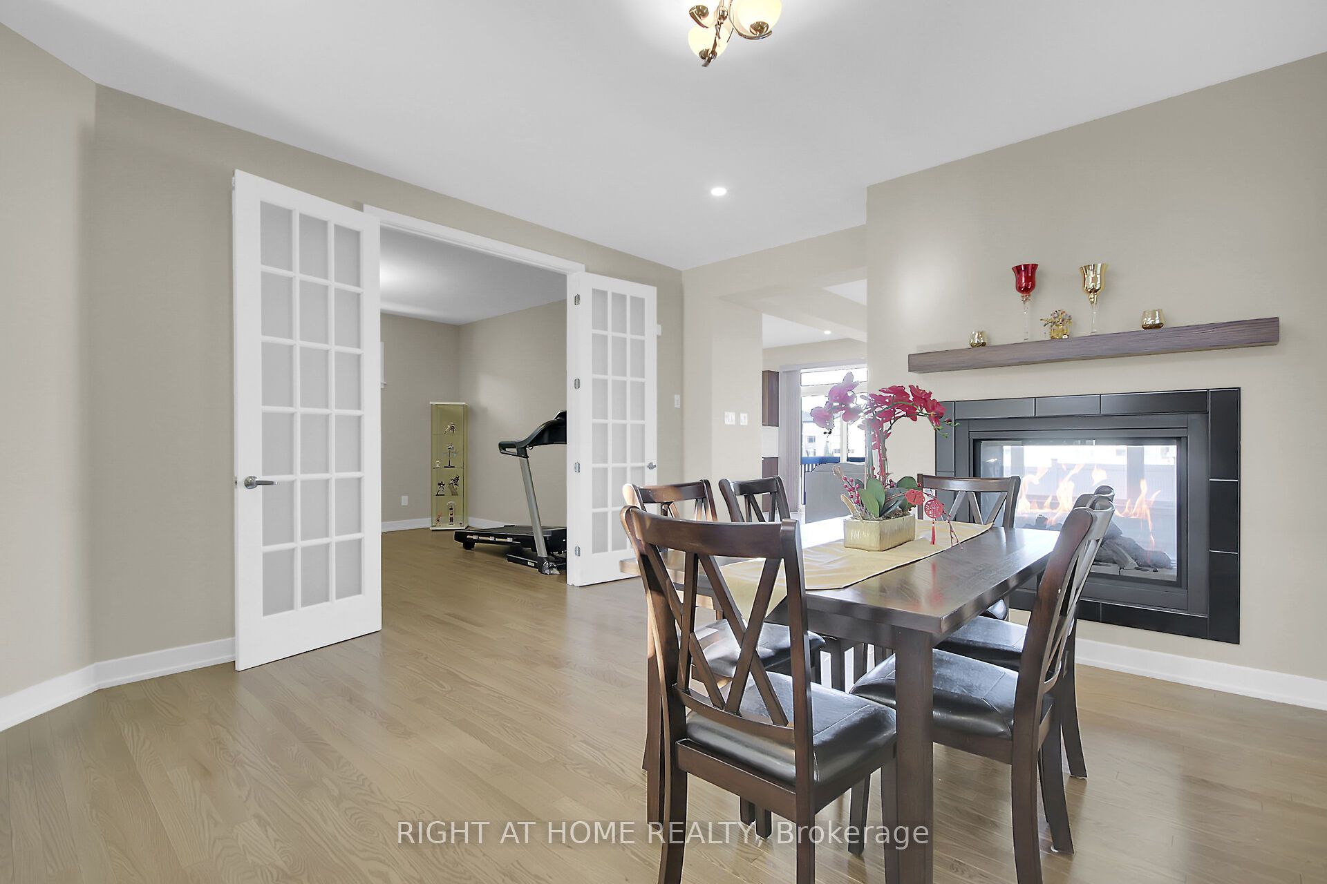935 Embankment Street Property Photo 24