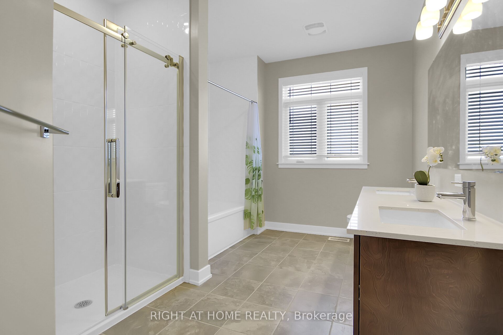 935 Embankment Street Property Photo 33