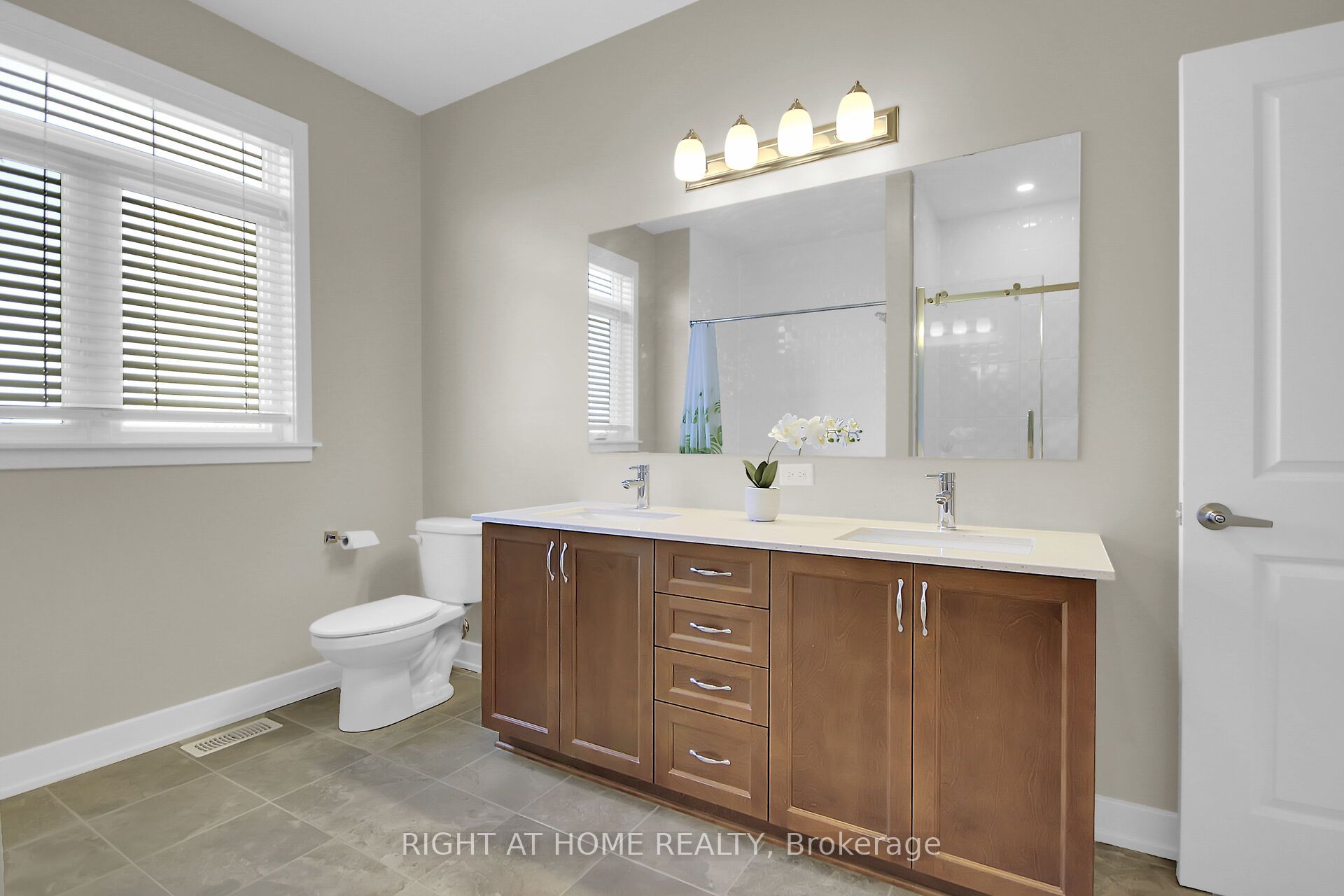 935 Embankment Street Property Photo 34
