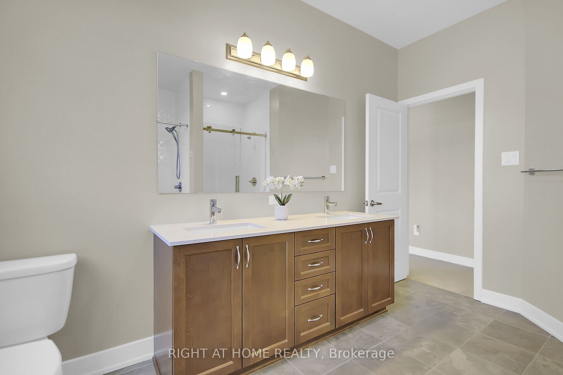 935 Embankment Street Property Photo 35
