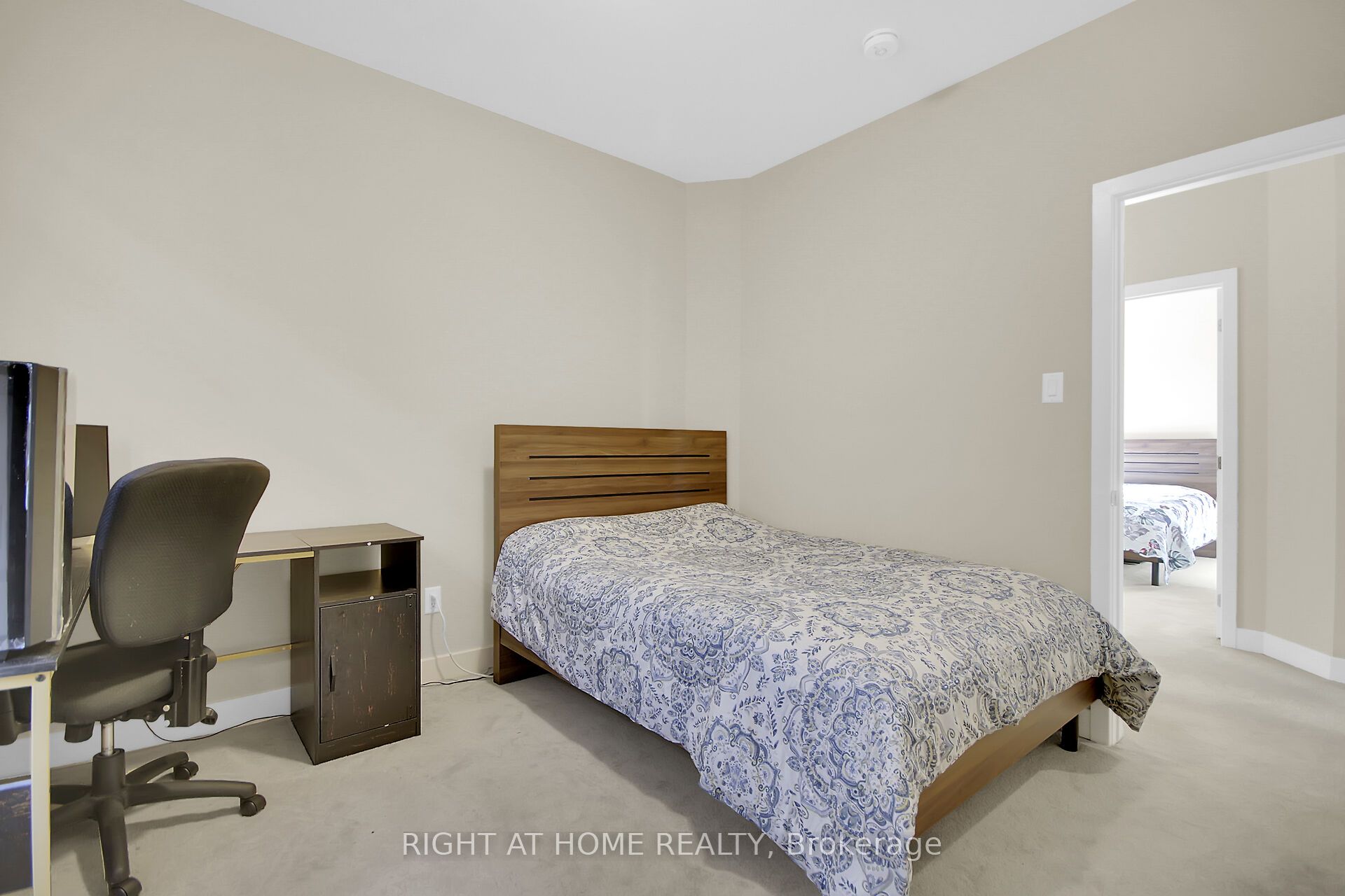 935 Embankment Street Property Photo 37
