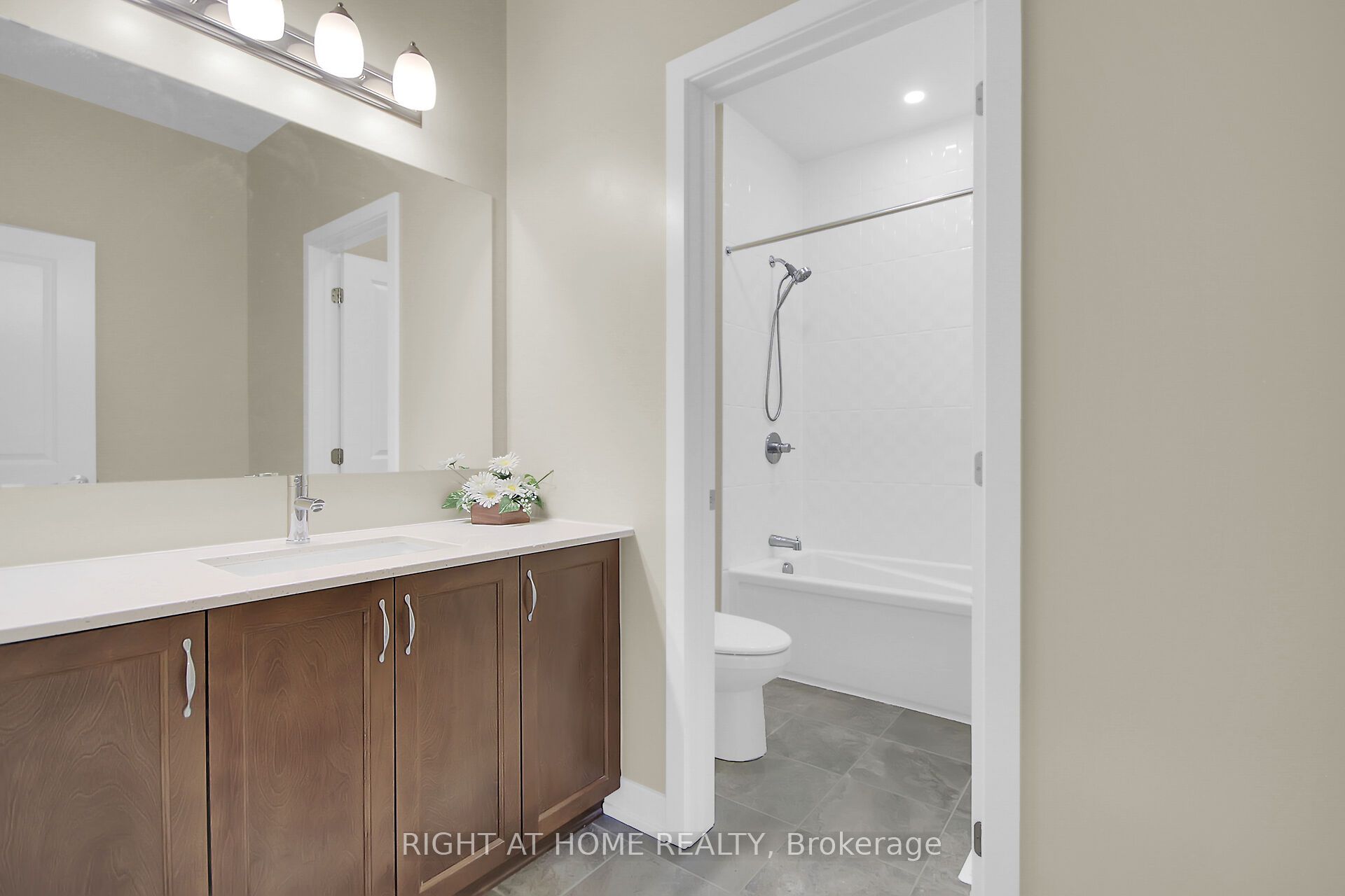 935 Embankment Street Property Photo 39
