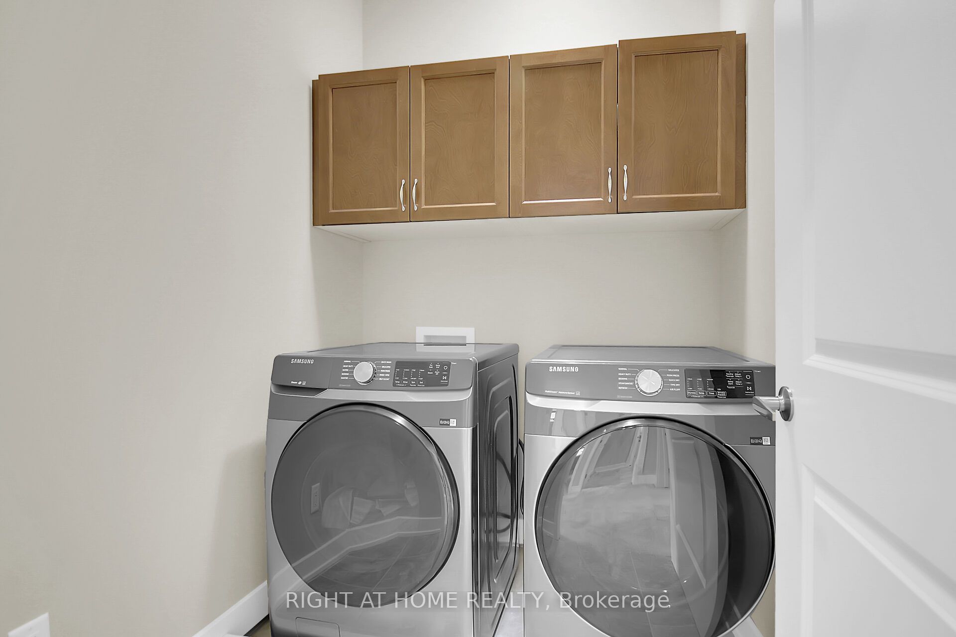 935 Embankment Street Property Photo 43