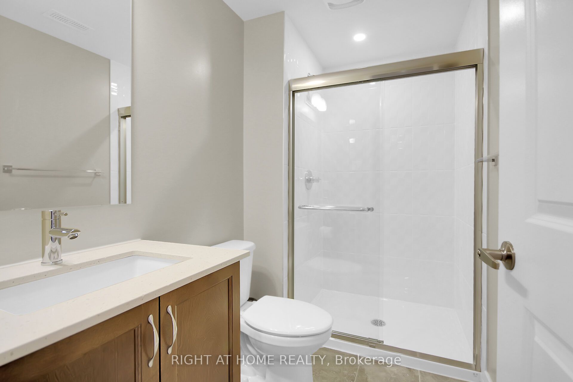 935 Embankment Street Property Photo 46