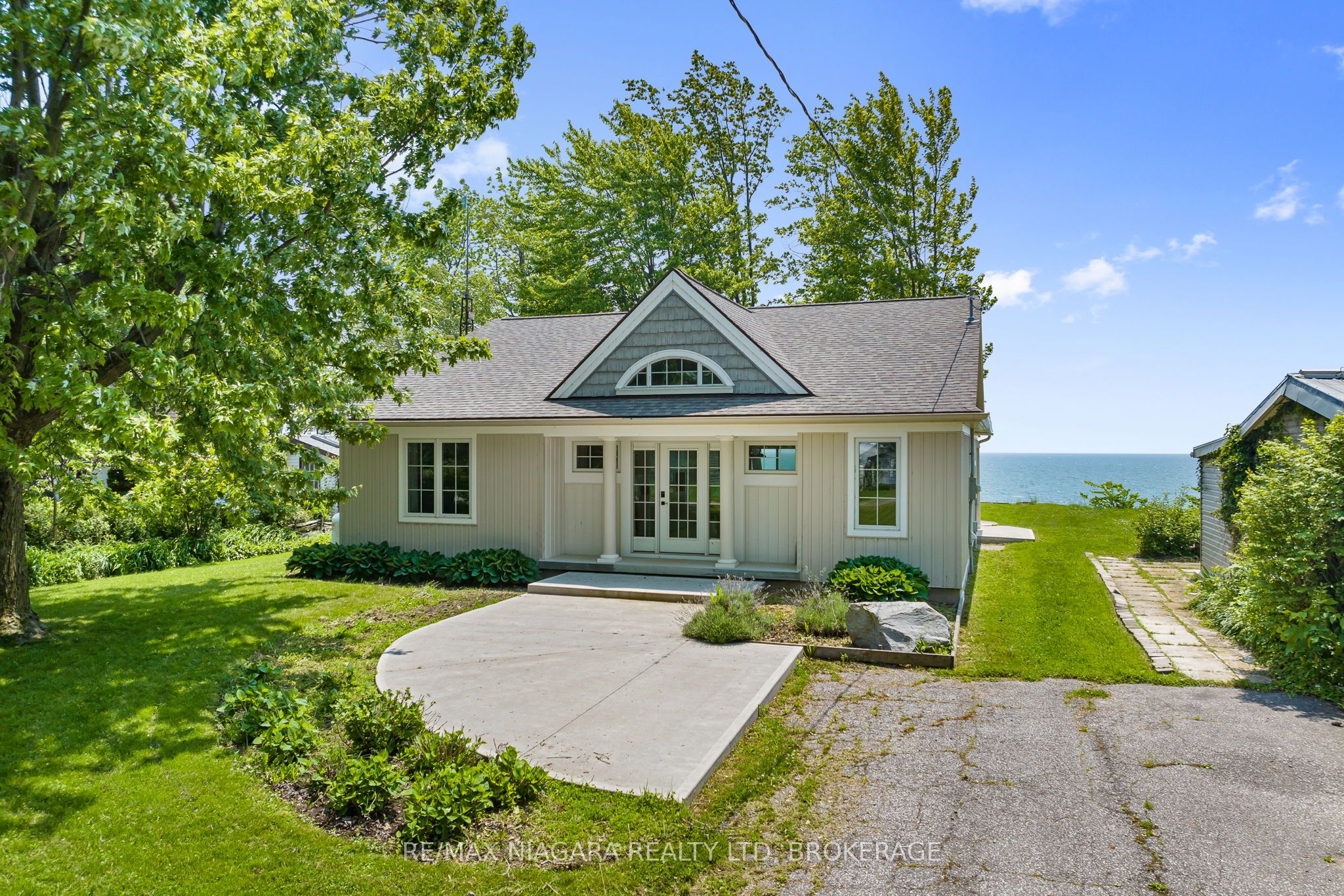 15 Derner Line Property Photo 1