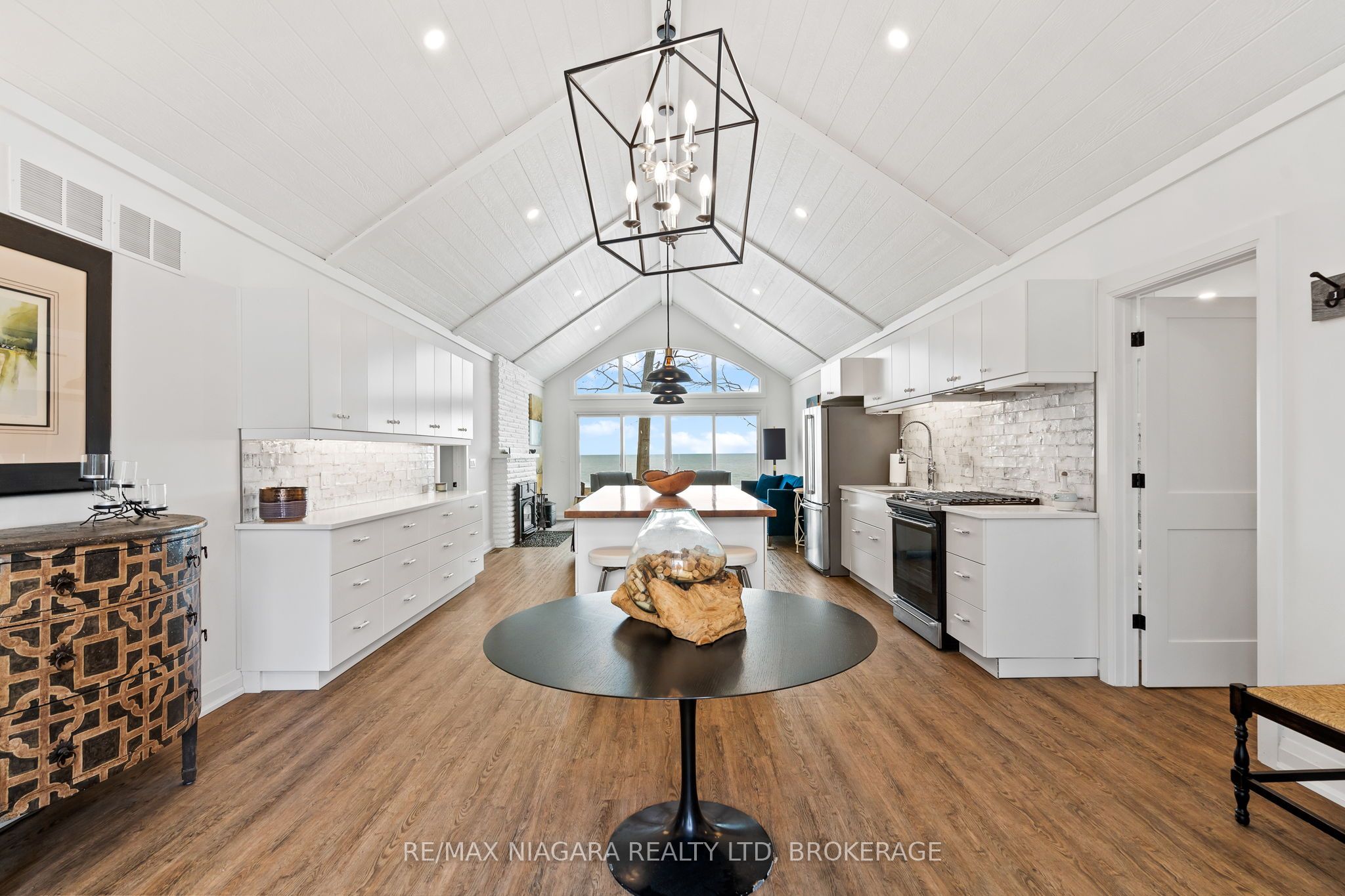 15 Derner Line Property Photo 3