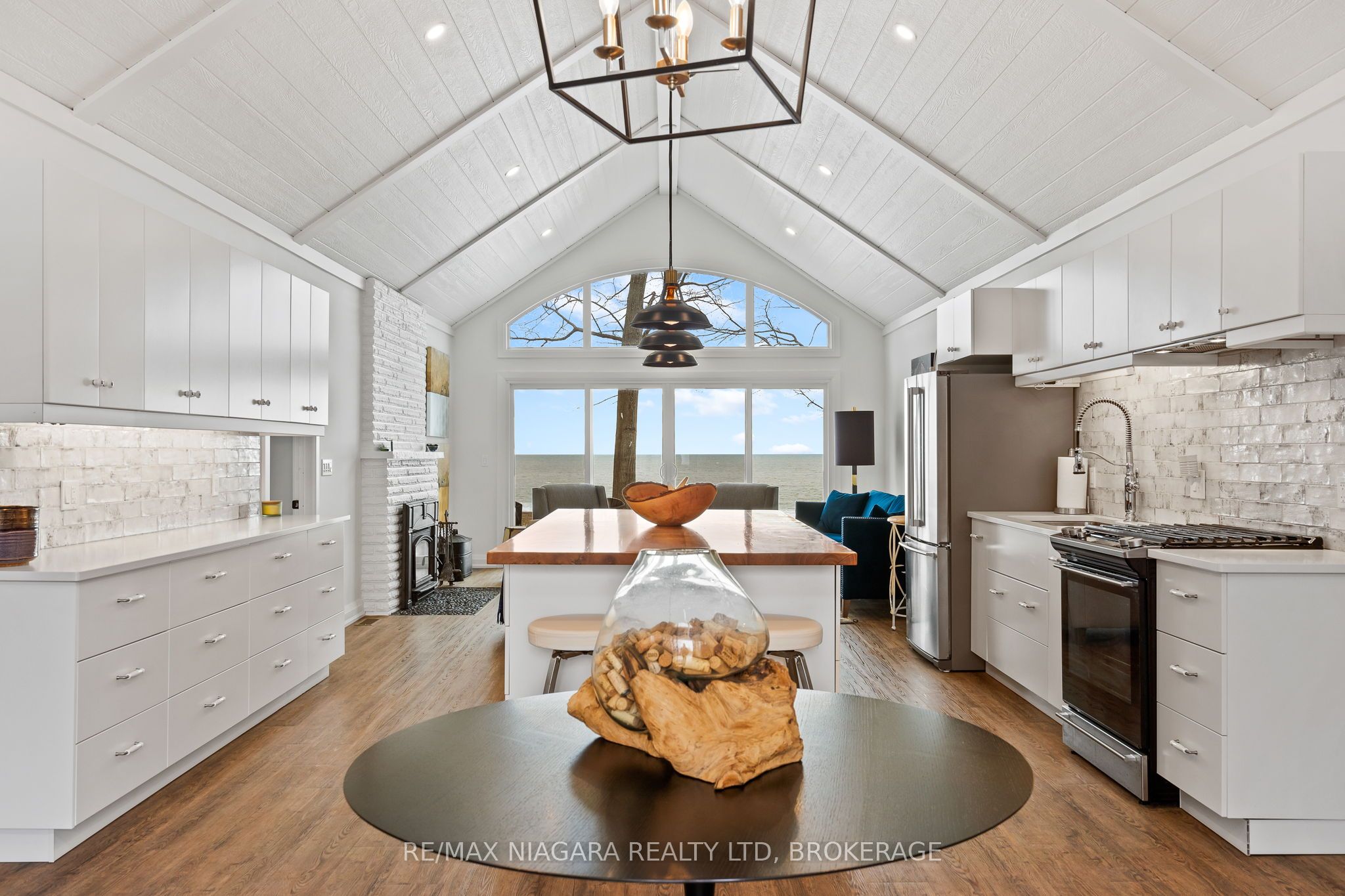 15 Derner Line Property Photo 5