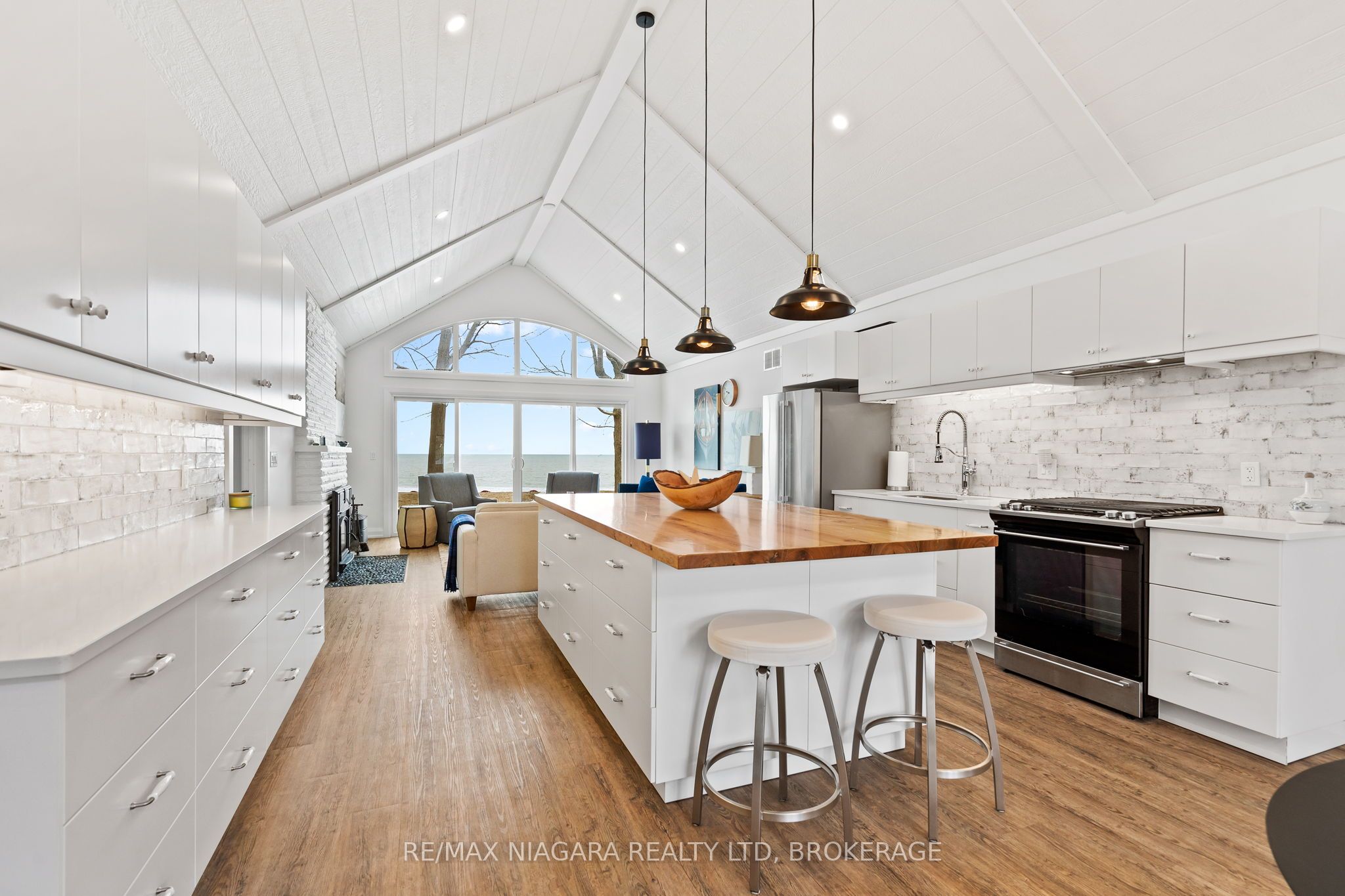 15 Derner Line Property Photo 6