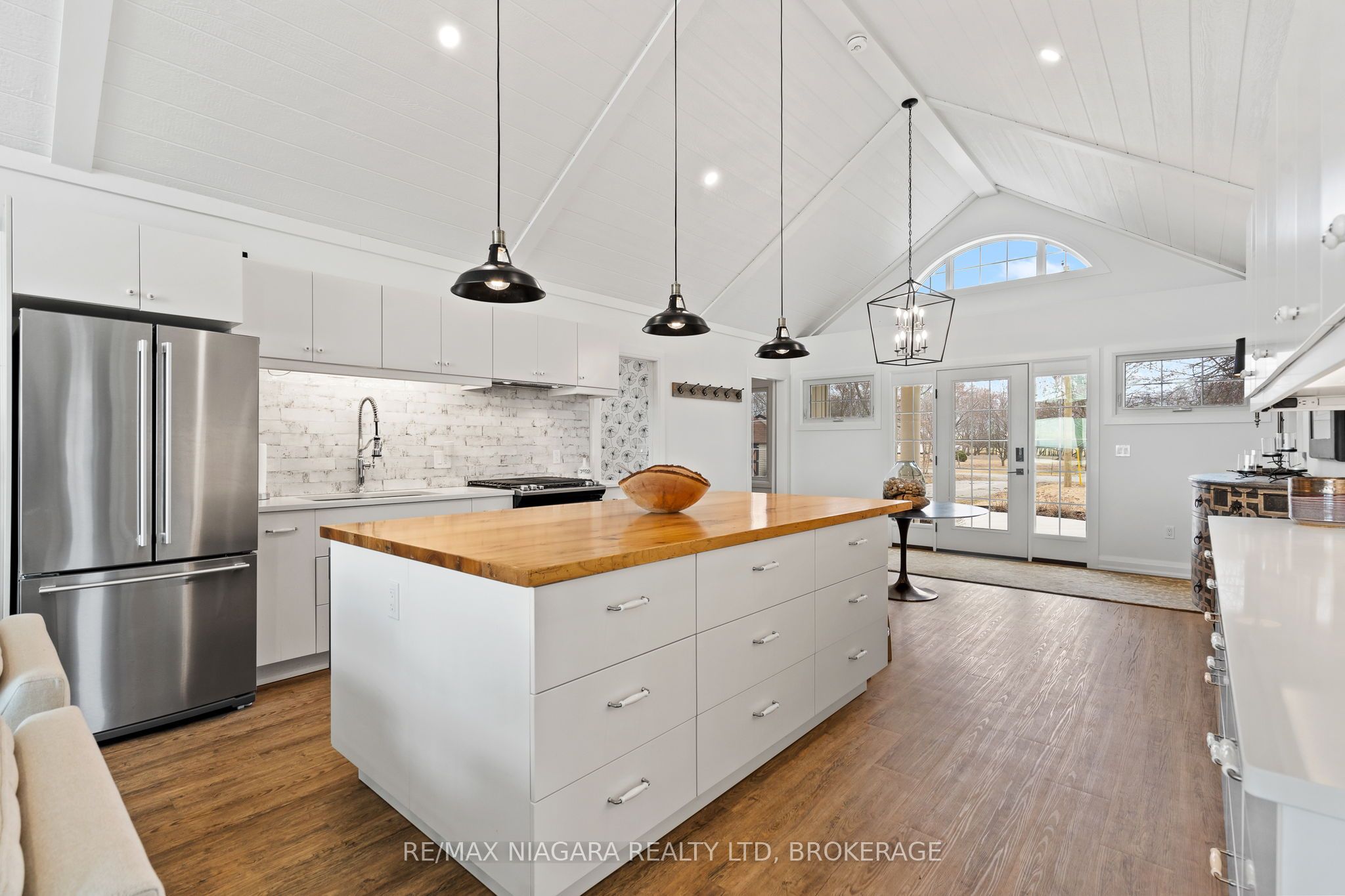 15 Derner Line Property Photo 7