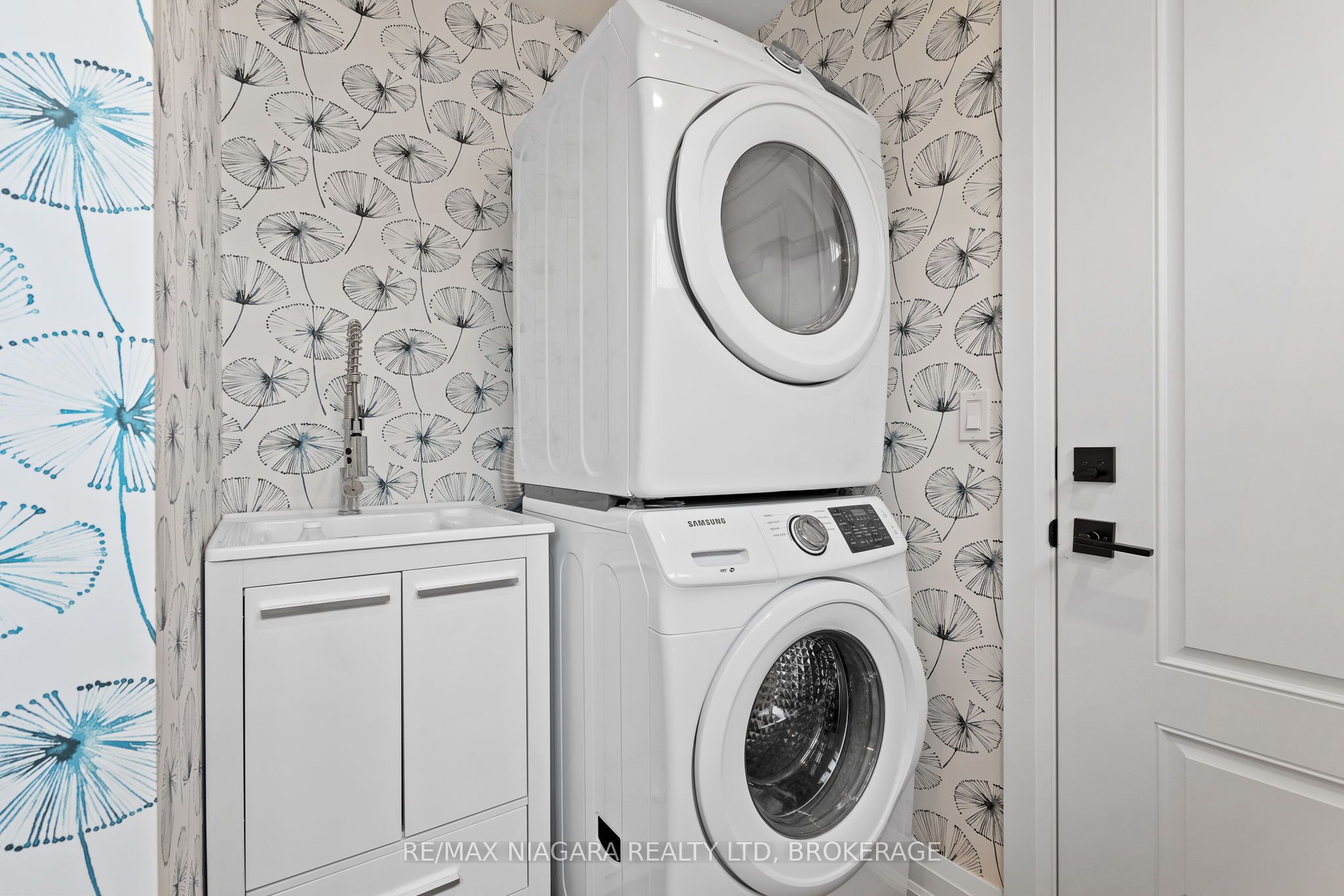 15 Derner Line Property Photo 18
