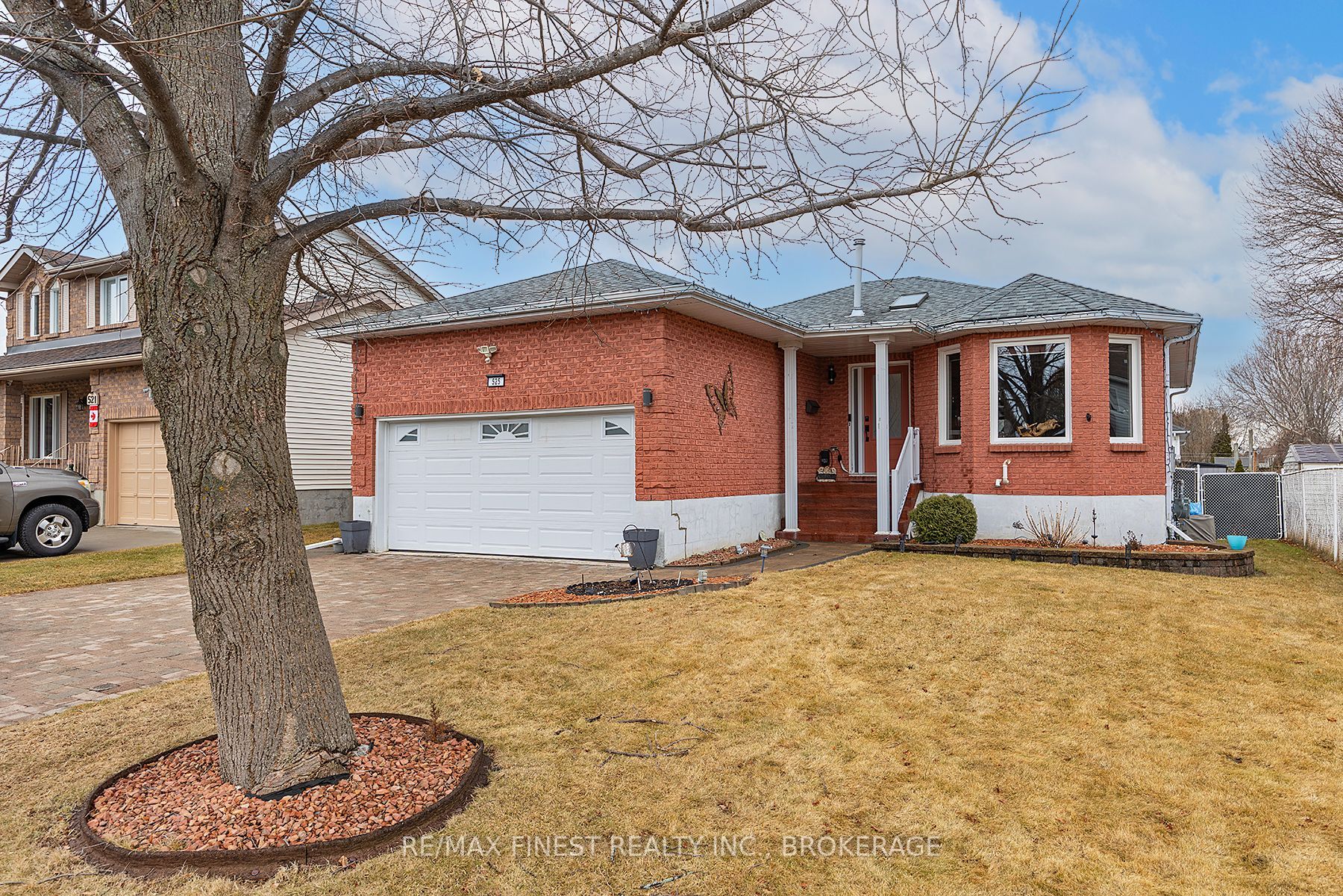 525 Citation Crescent Property Photo 2
