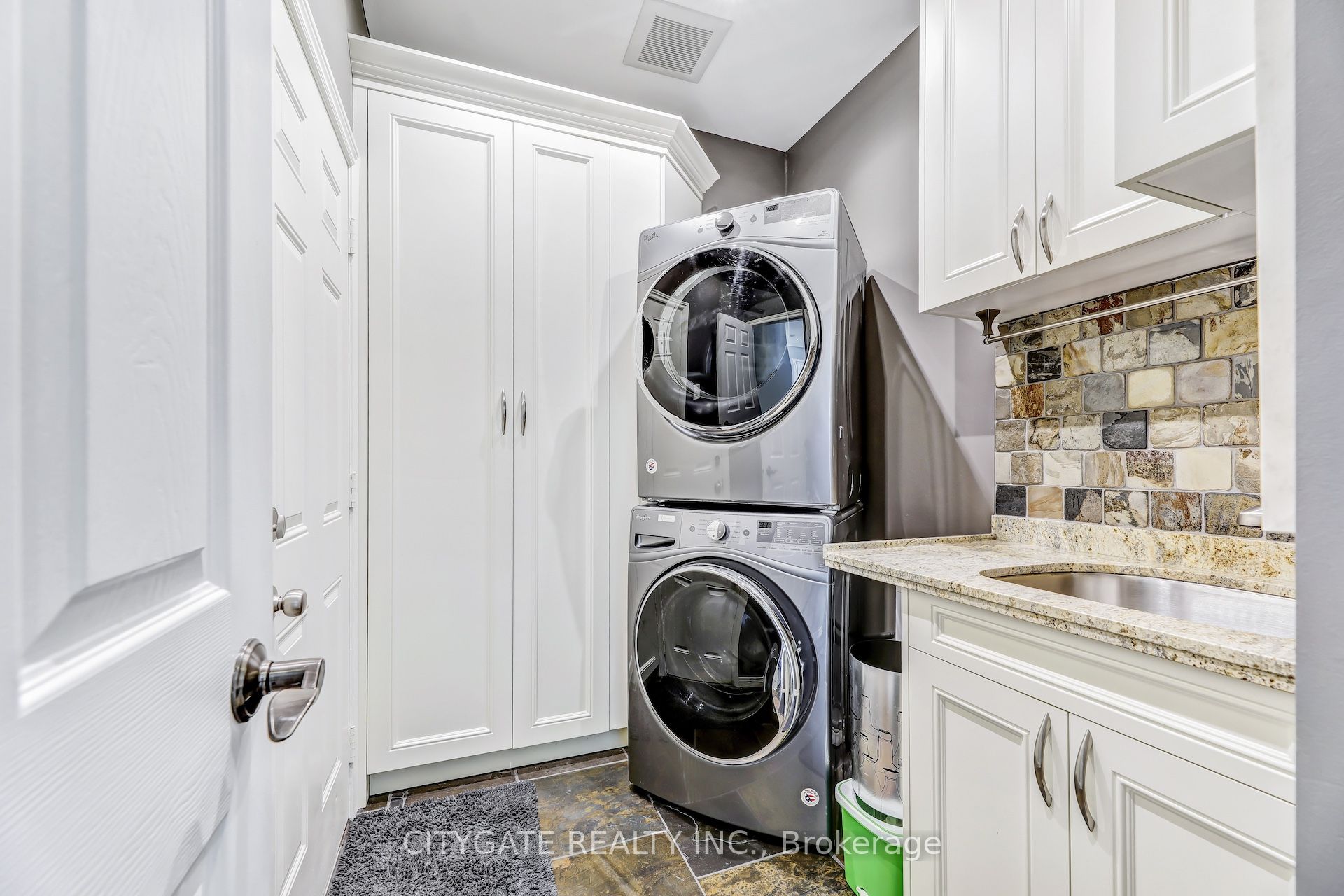 24 Simpson Avenue Property Photo 20