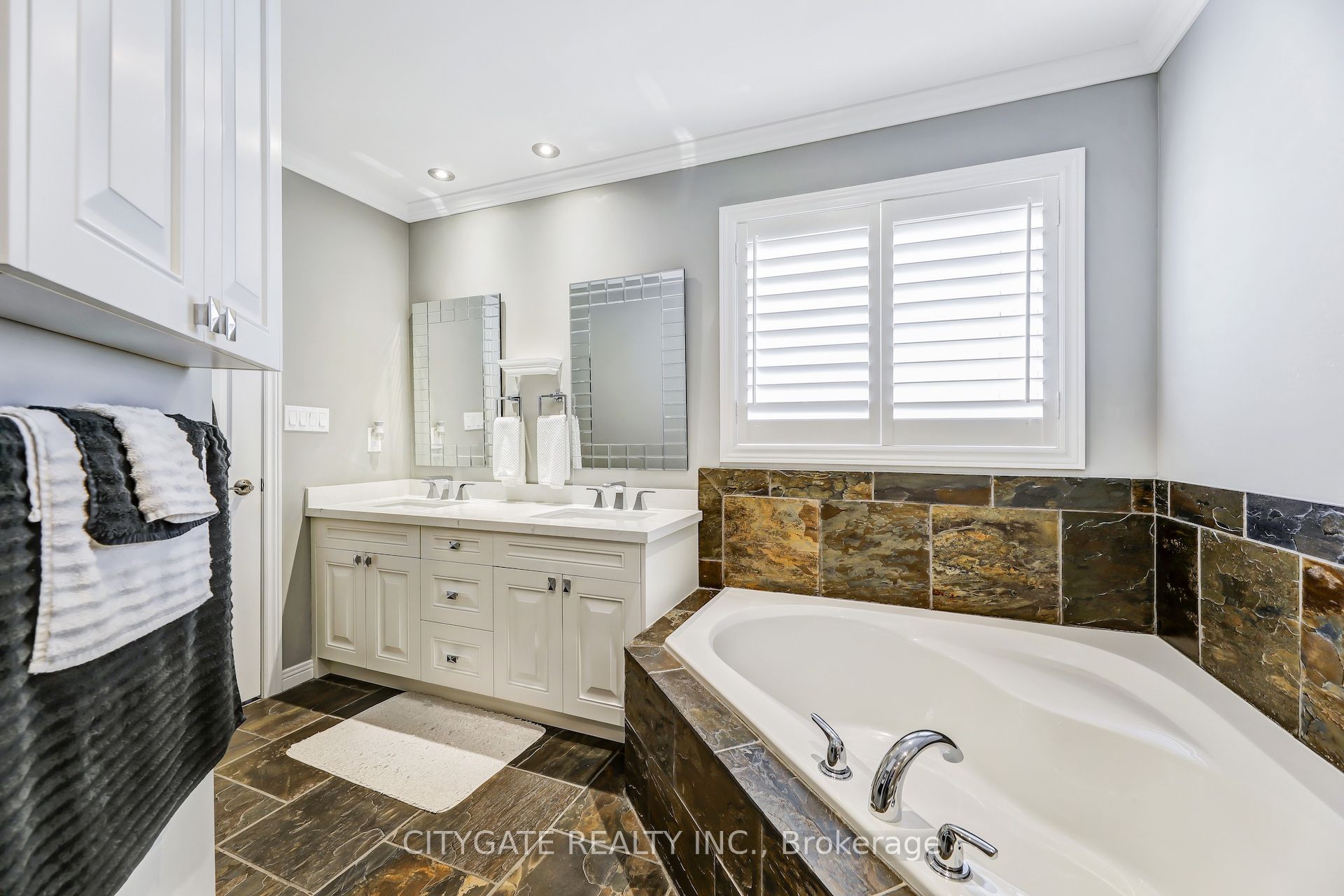 24 Simpson Avenue Property Photo 26