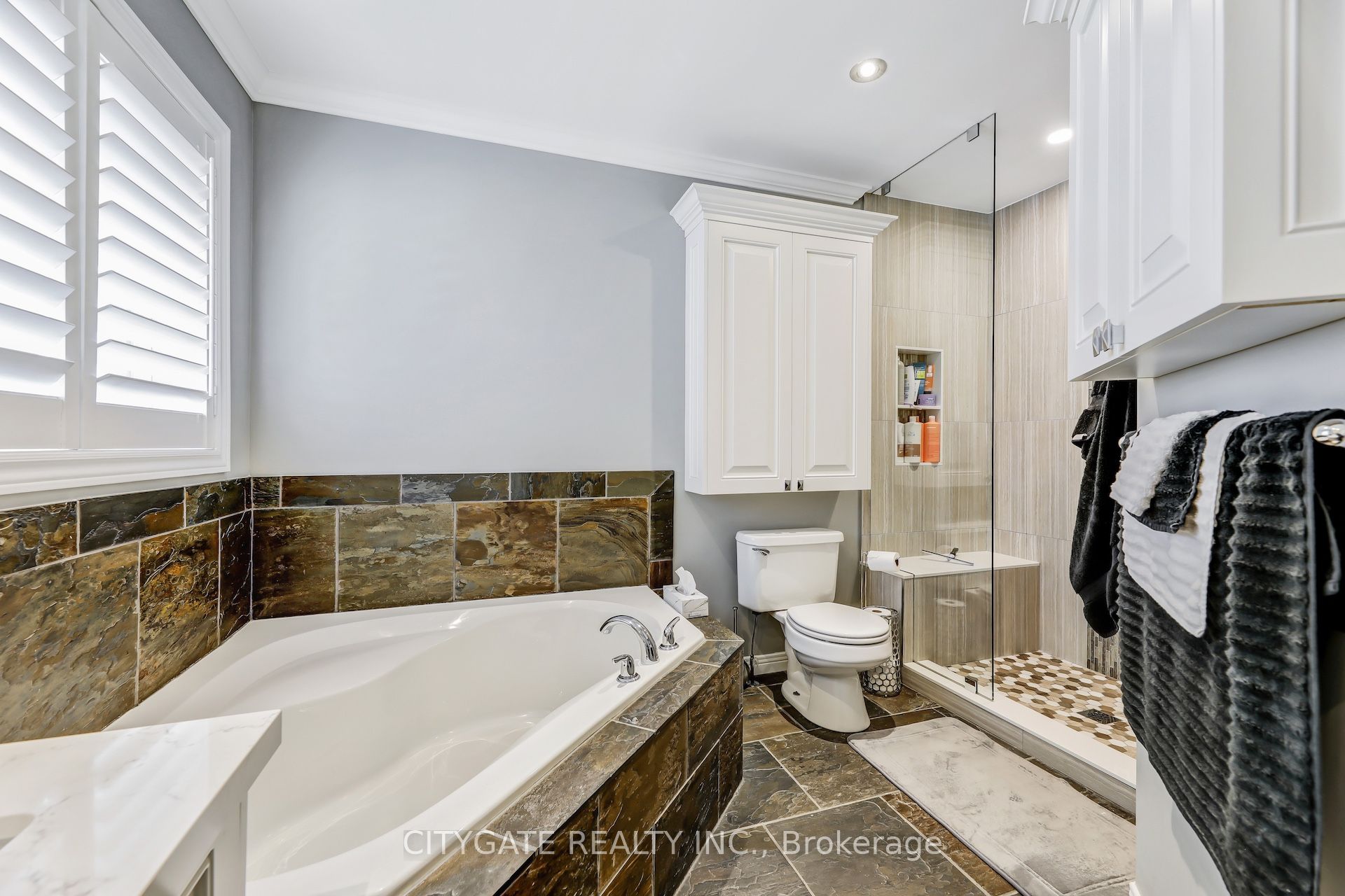 24 Simpson Avenue Property Photo 27
