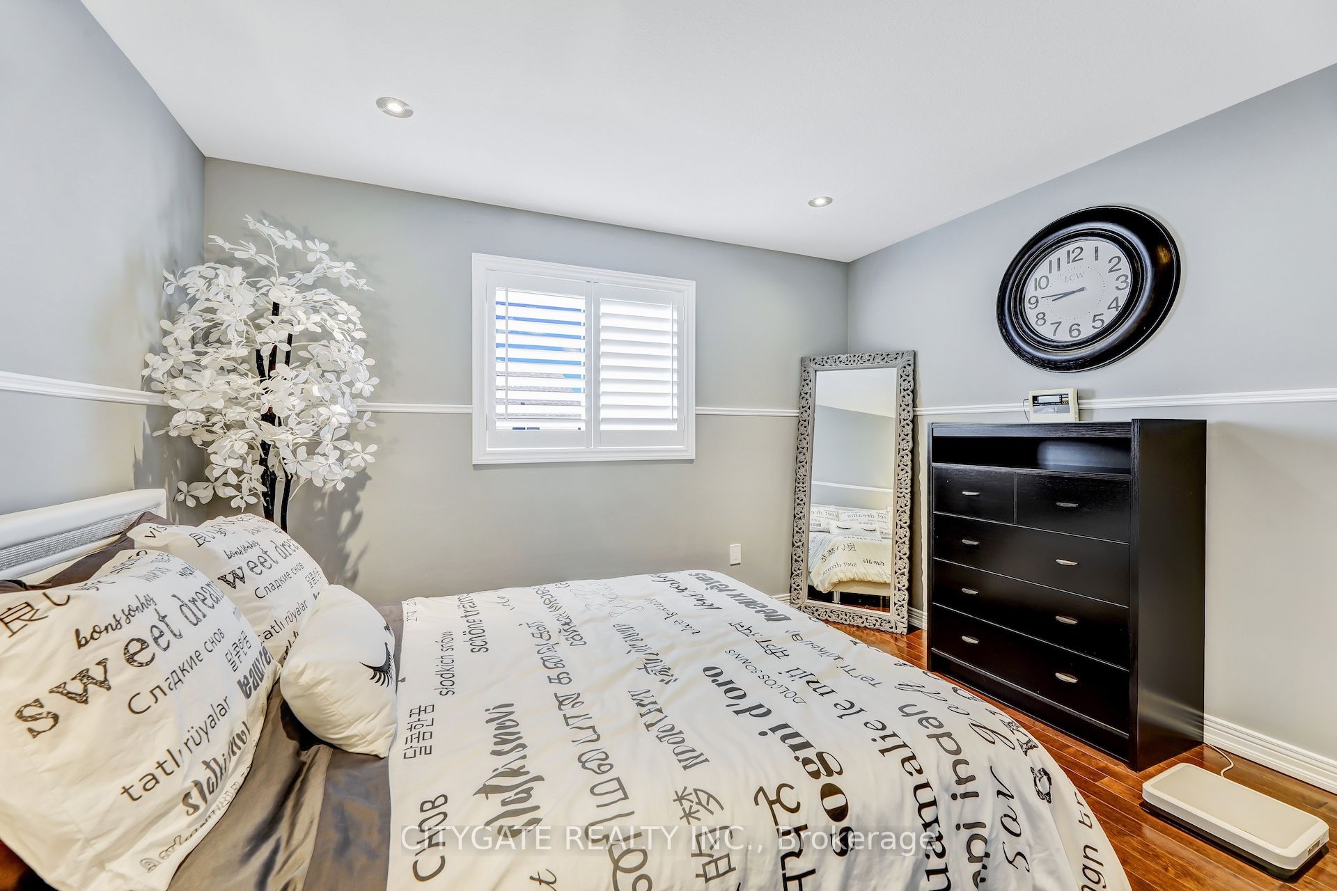 24 Simpson Avenue Property Photo 31