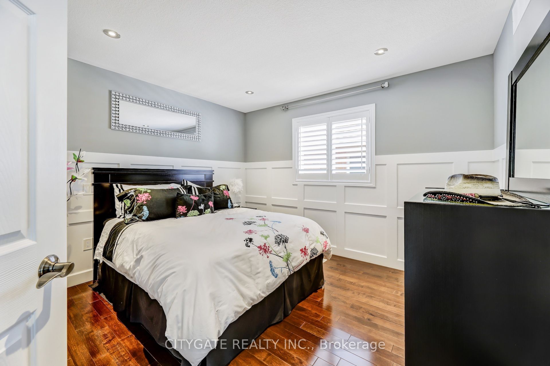 24 Simpson Avenue Property Photo 32