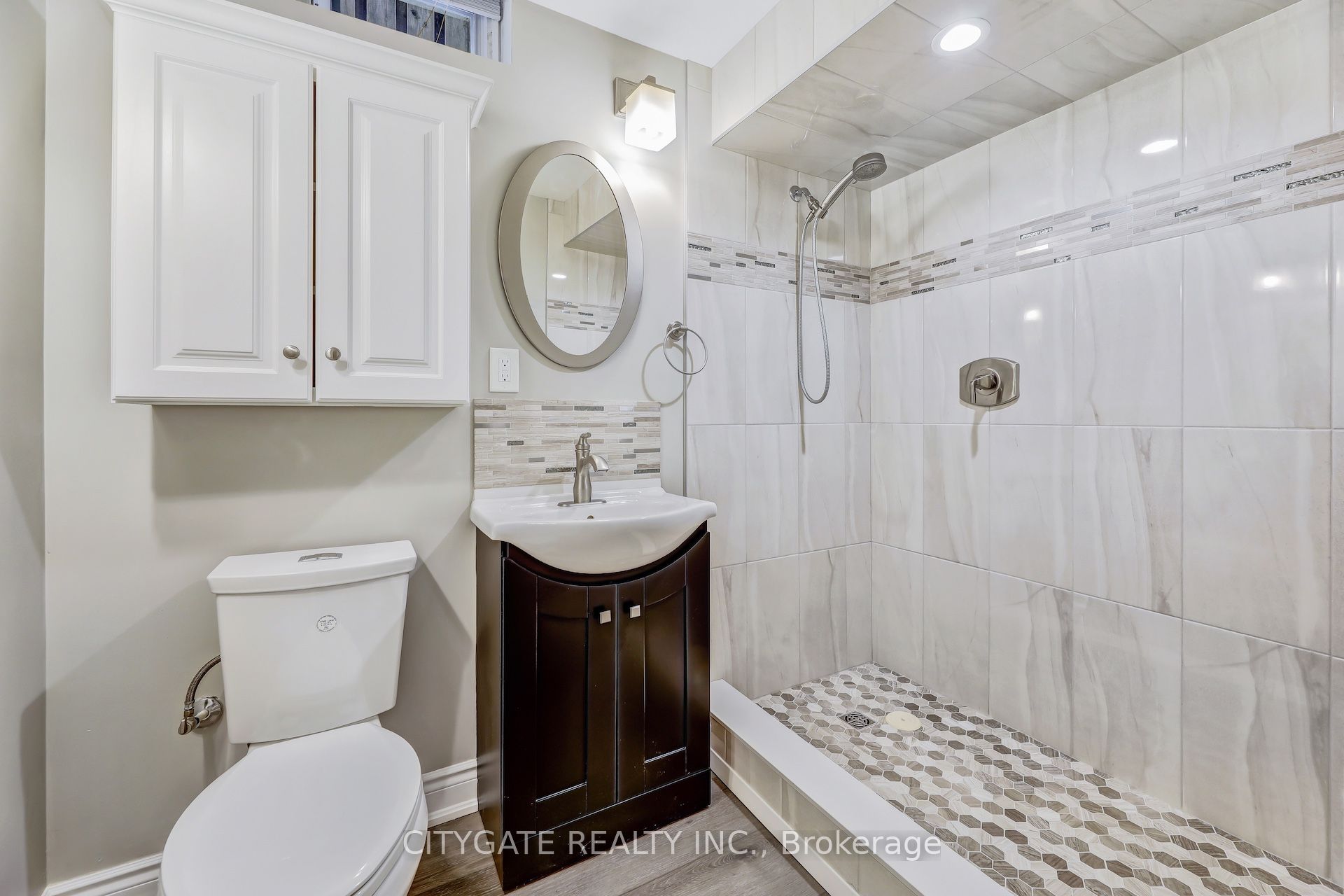24 Simpson Avenue Property Photo 35