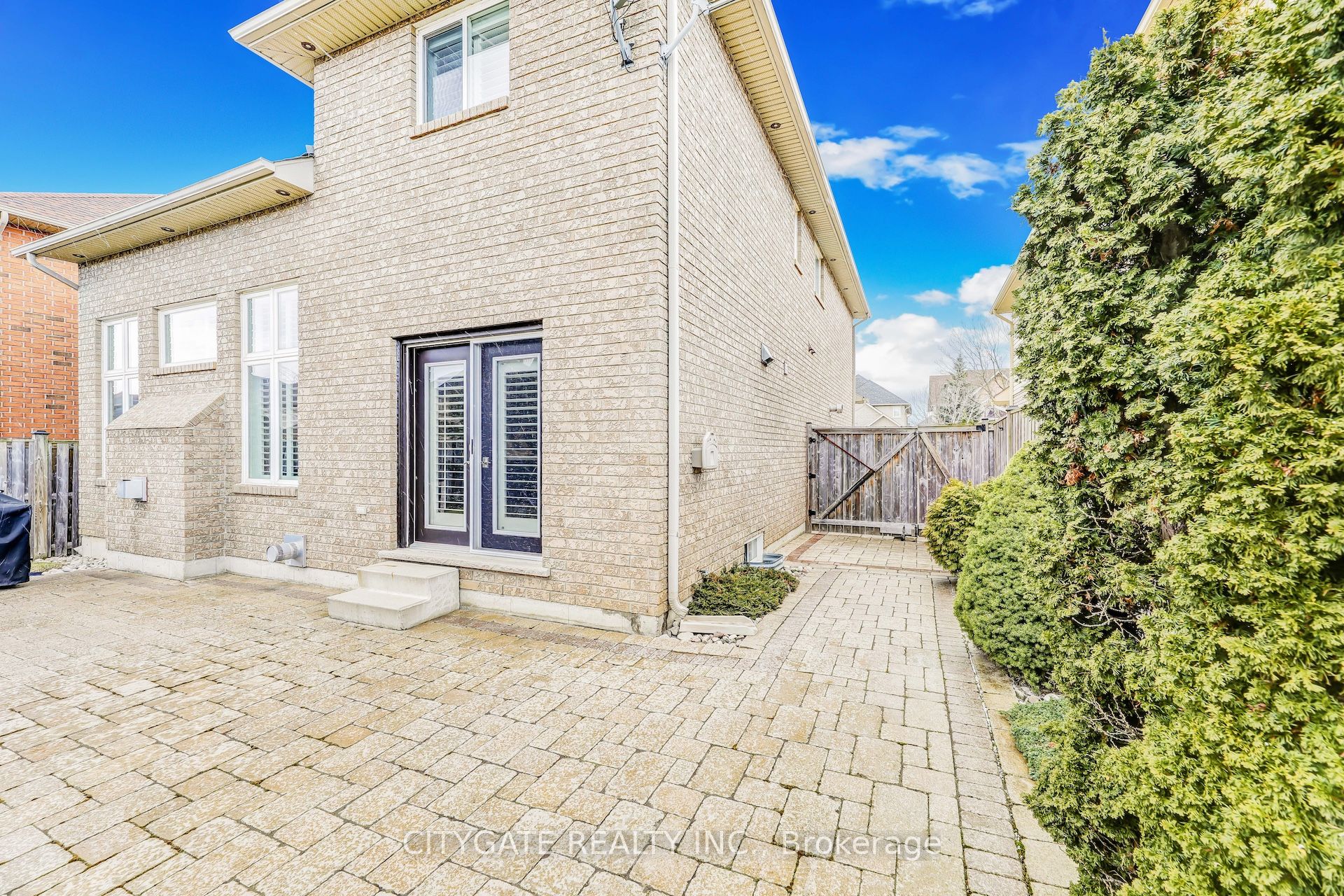 24 Simpson Avenue Property Photo 44