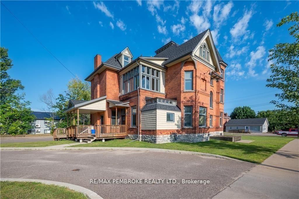464 Pembroke Street Property Photo 2