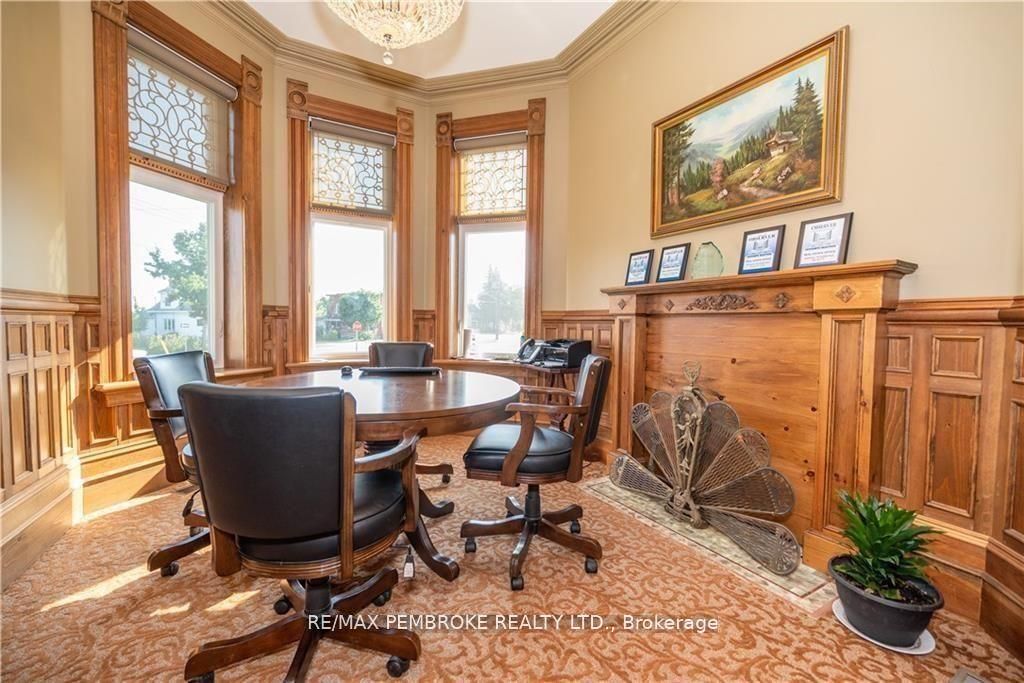 464 Pembroke Street Property Photo 8