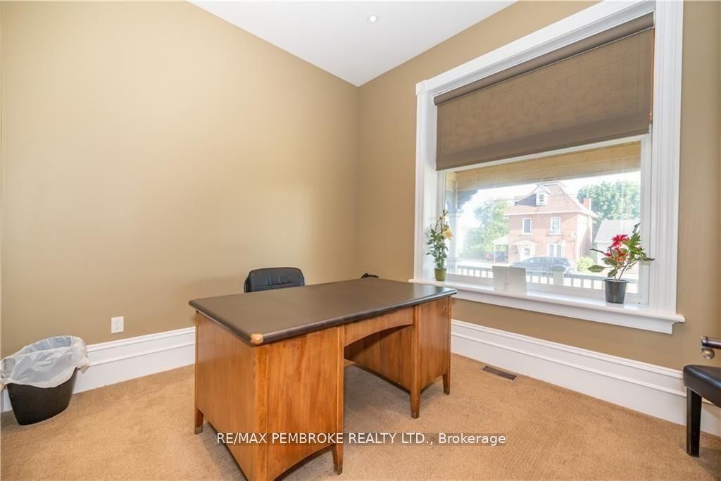 464 Pembroke Street Property Photo 10