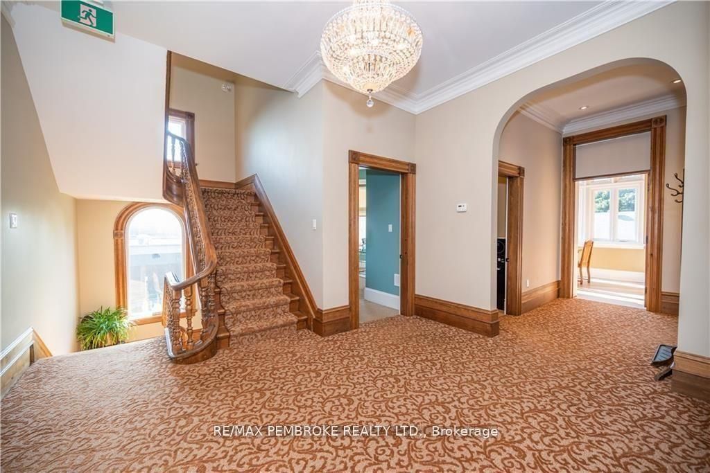 464 Pembroke Street Property Photo 11