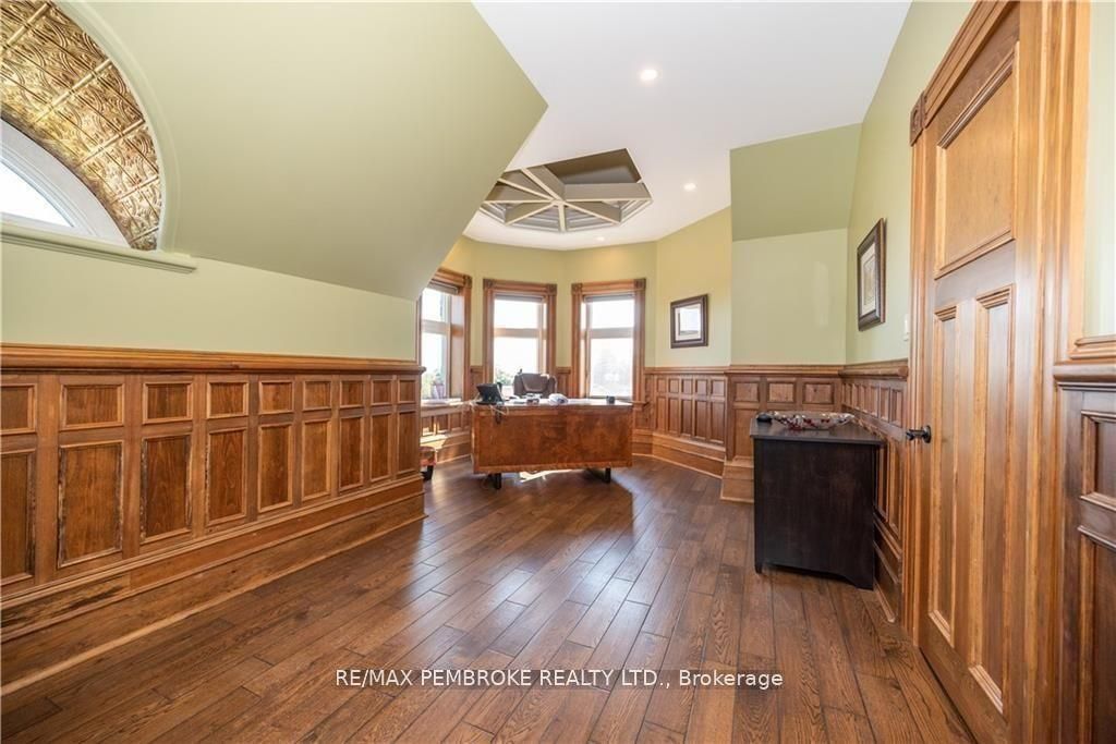 464 Pembroke Street Property Photo 12