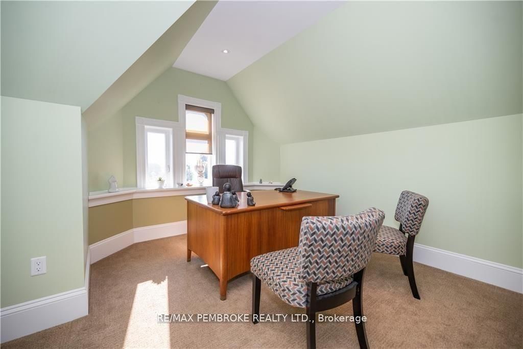 464 Pembroke Street Property Photo 14