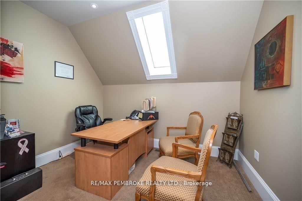 464 Pembroke Street Property Photo 15
