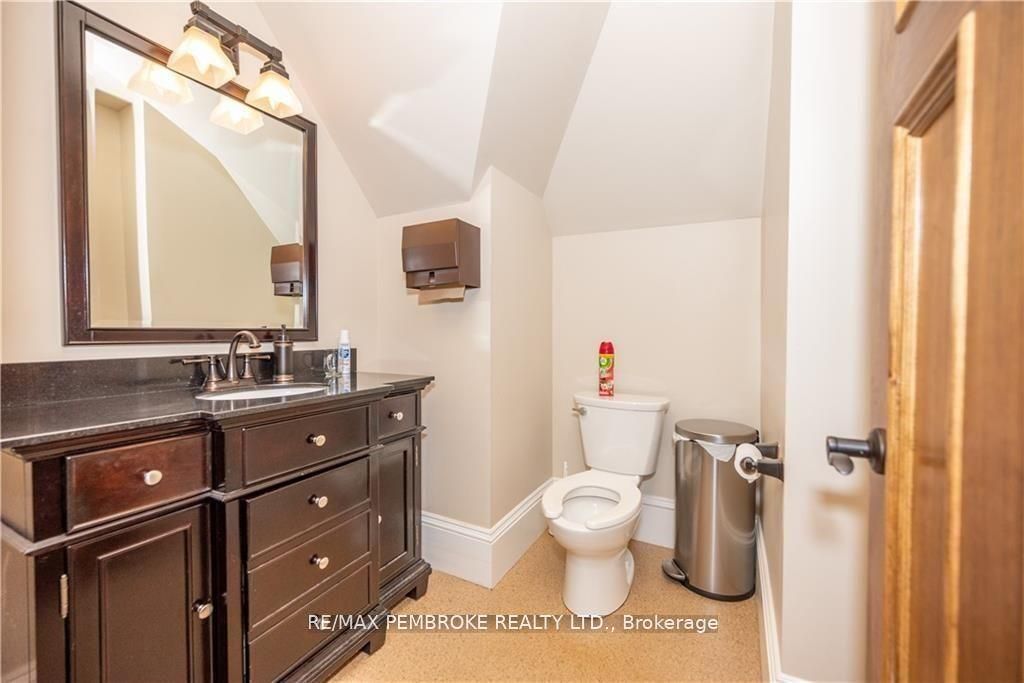 464 Pembroke Street Property Photo 16