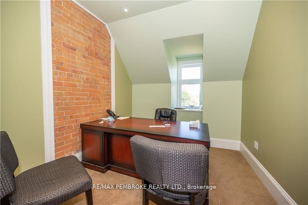 464 Pembroke Street Property Photo 17