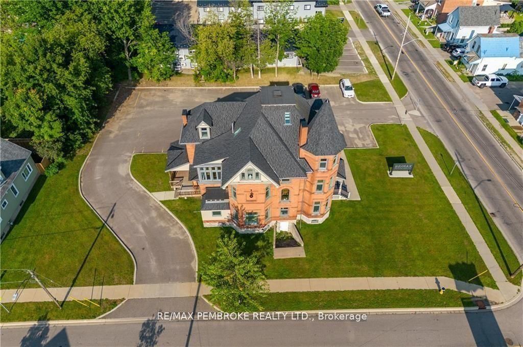 464 Pembroke Street Property Photo 29