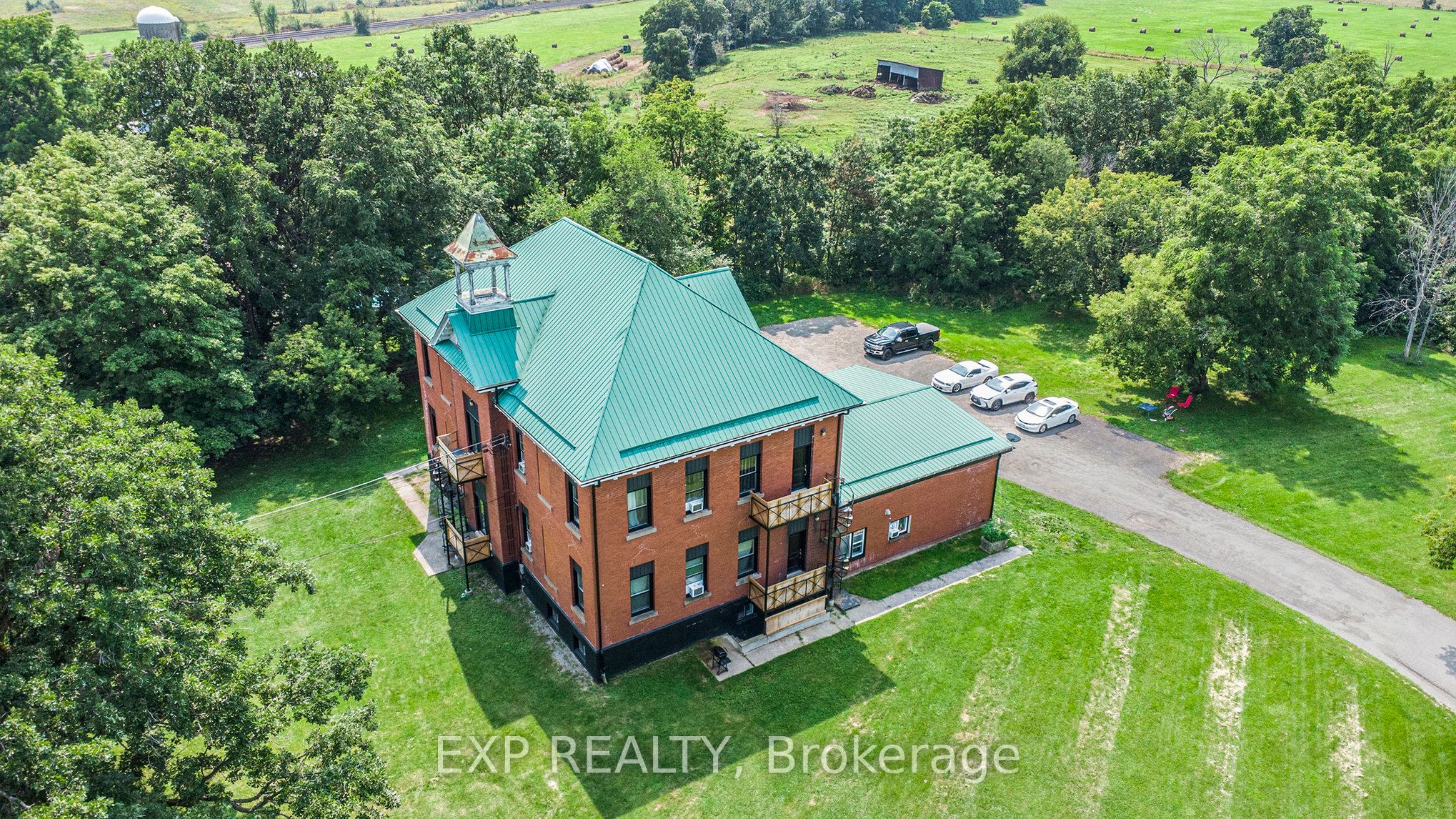 12 Garden Street Property Photo 35