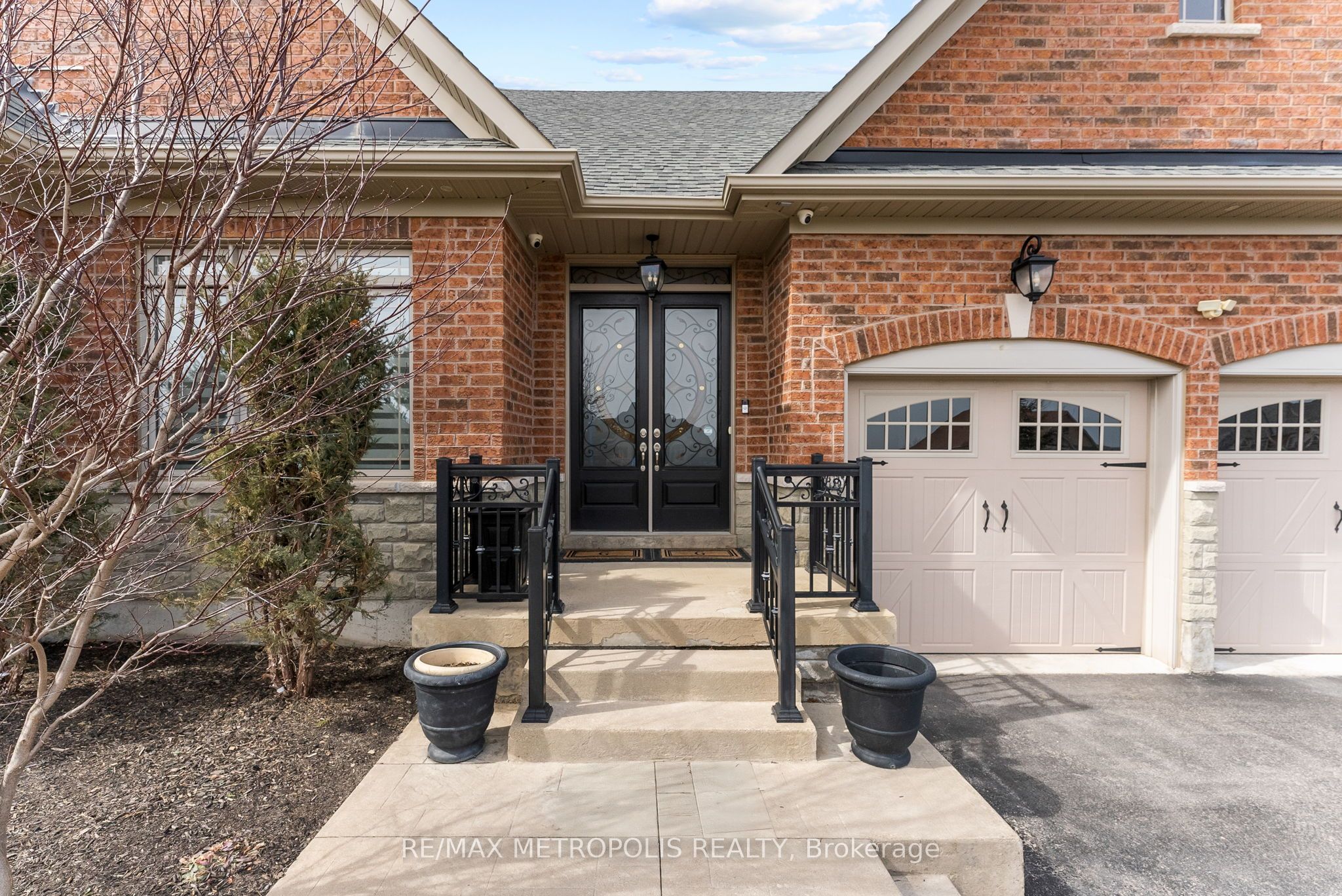 8 Nature's Landing Drive Property Photo 3