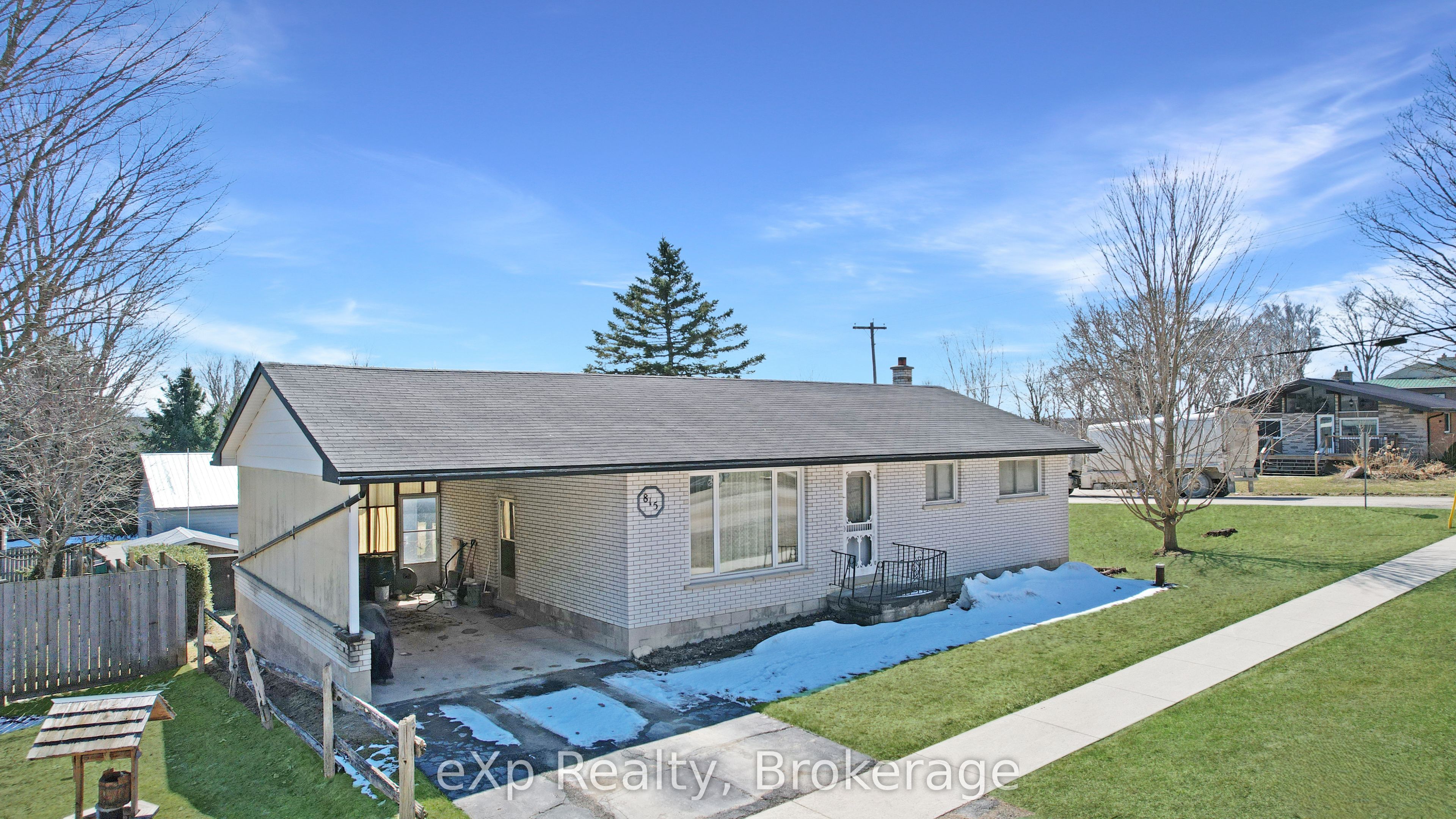 815 Albert Street E Property Photo 1