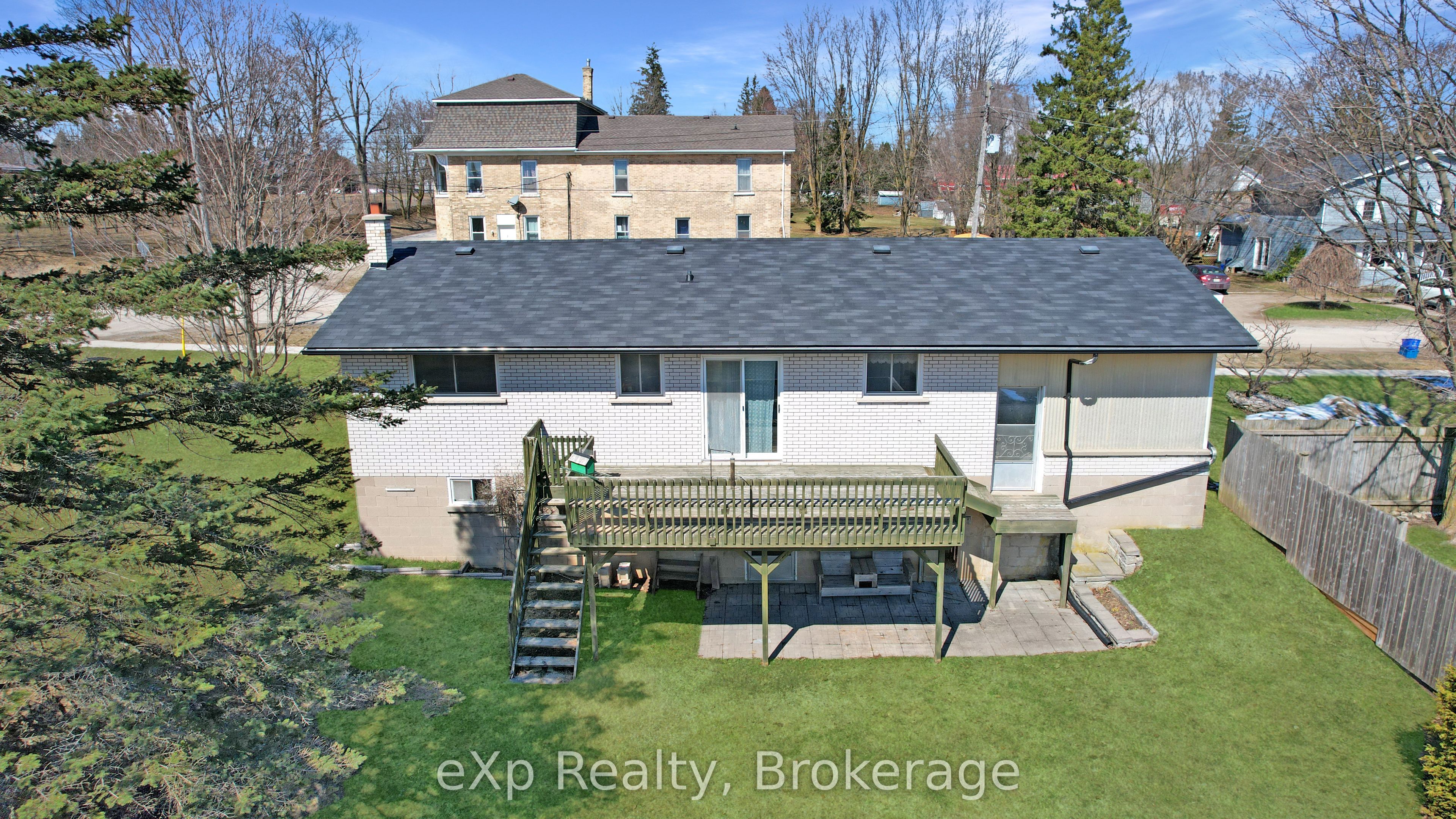815 Albert Street E Property Photo 2