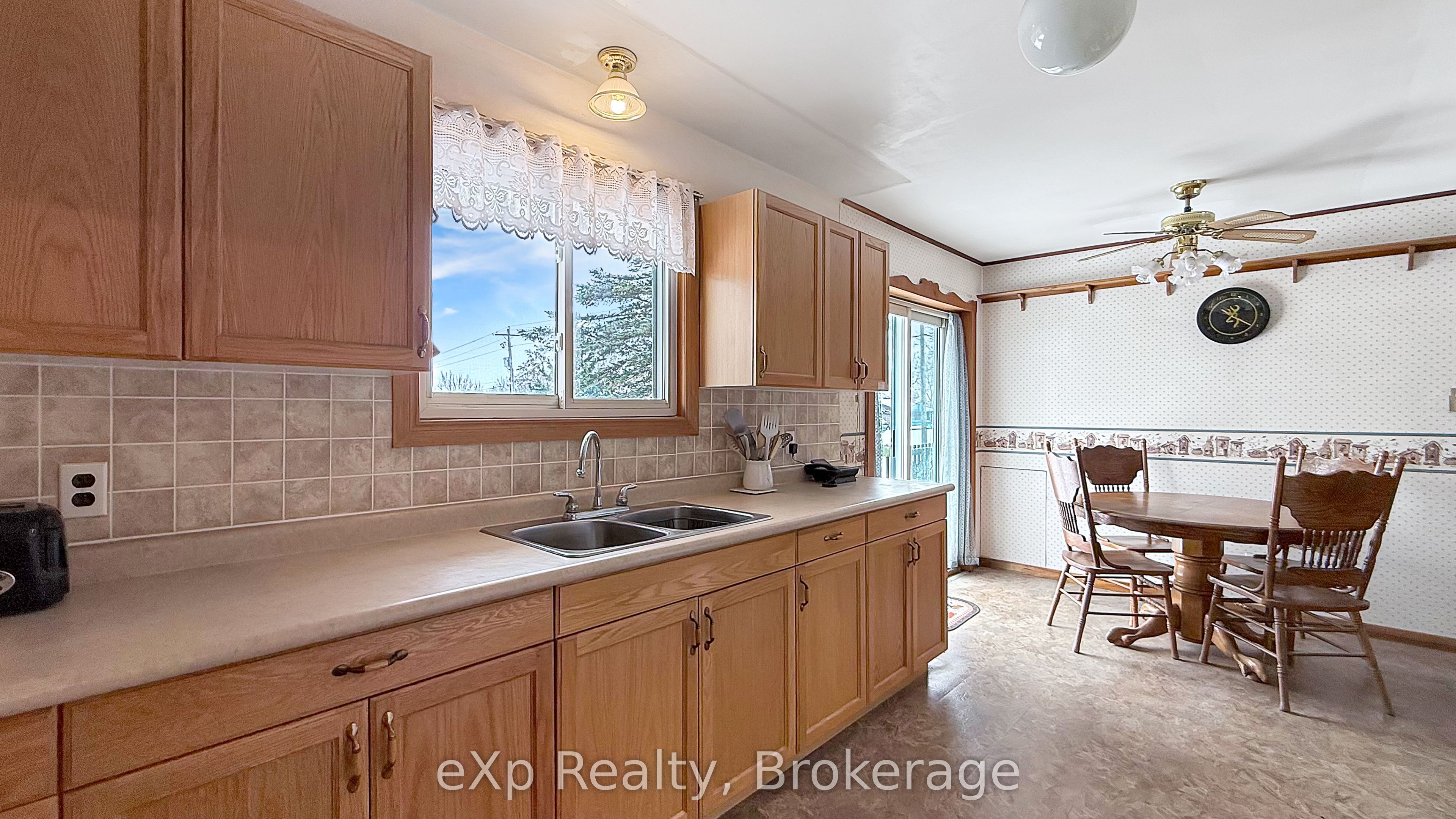 815 Albert Street E Property Photo 5