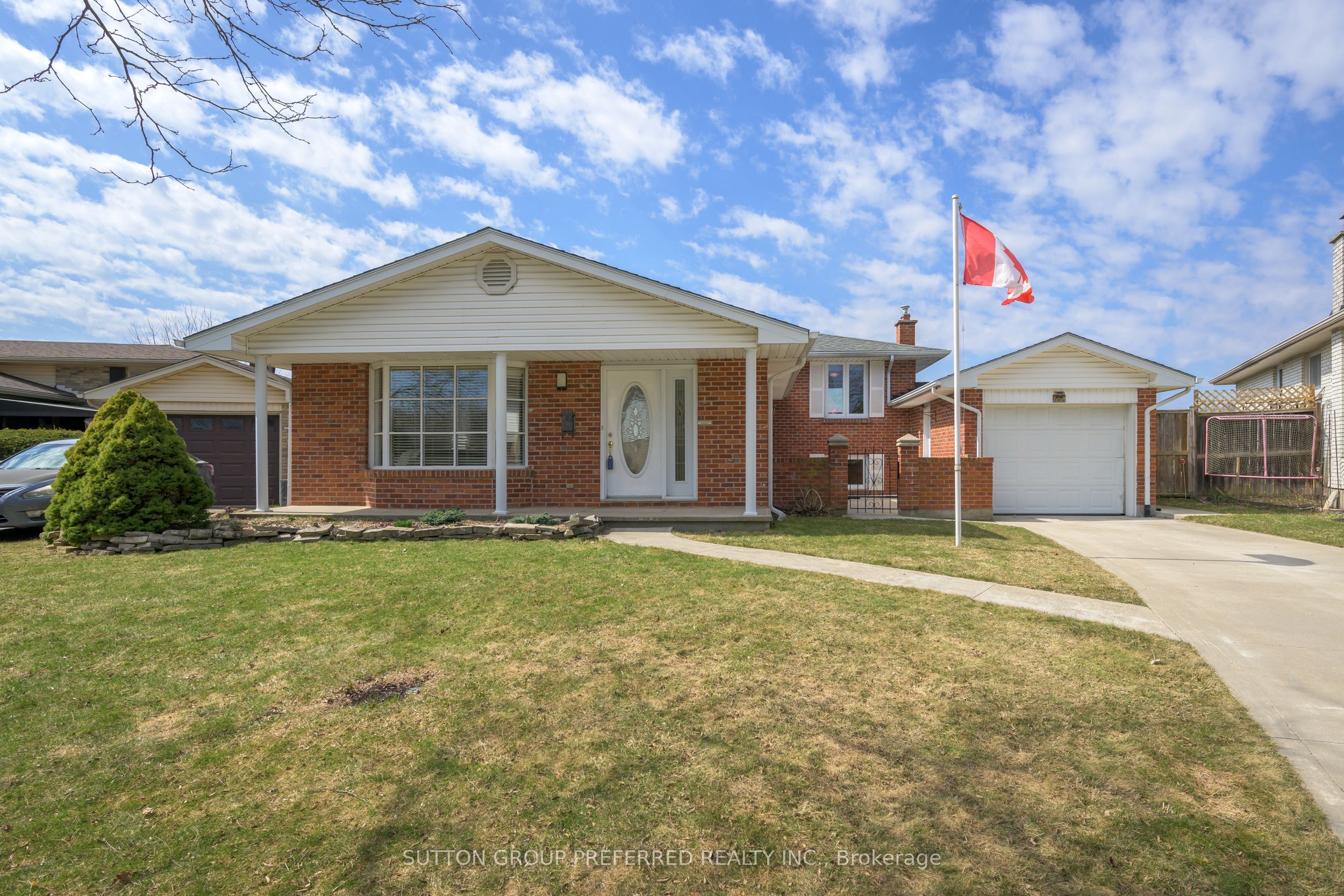 144 Meridene Crescent Property Photo 2