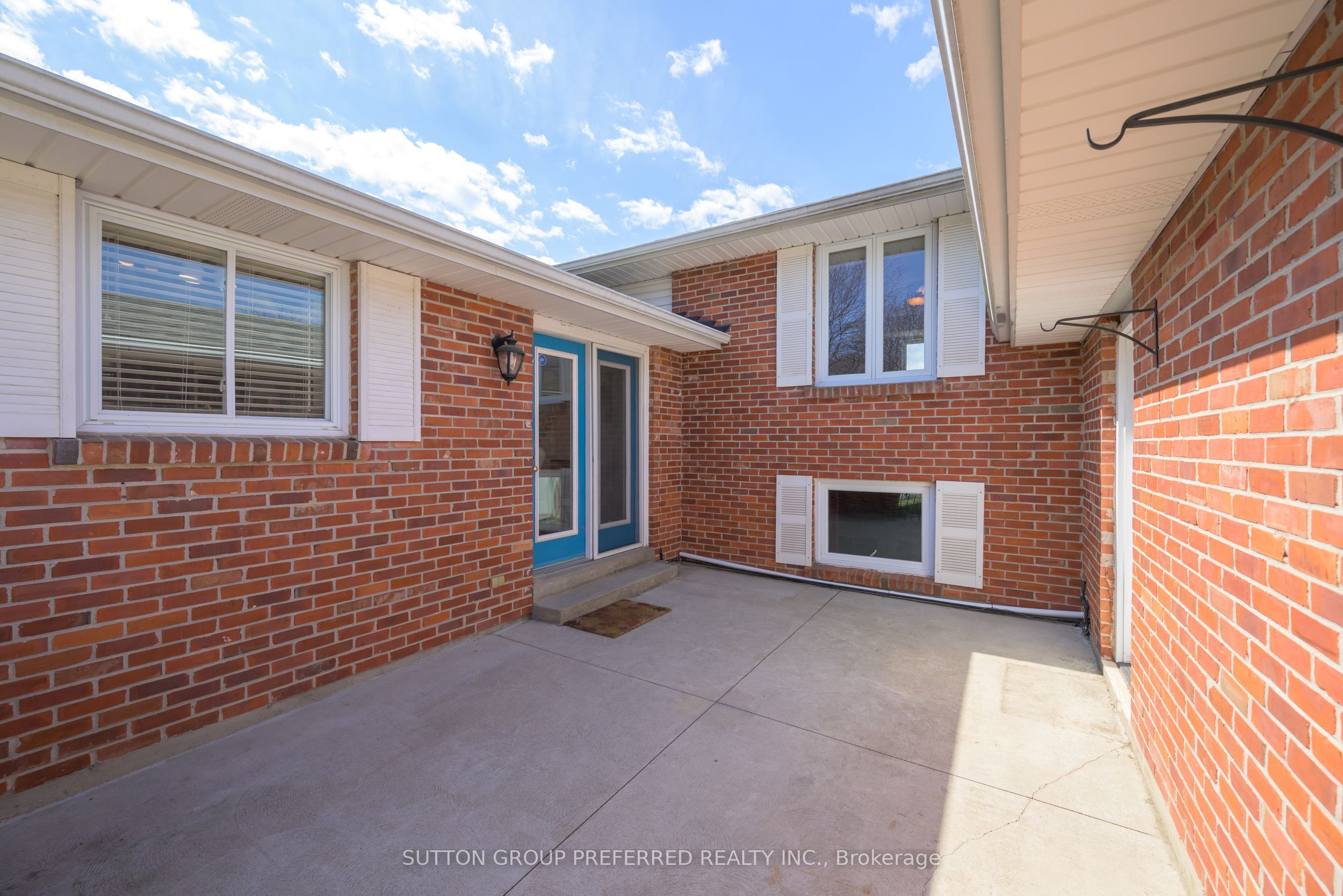 144 Meridene Crescent Property Photo 3