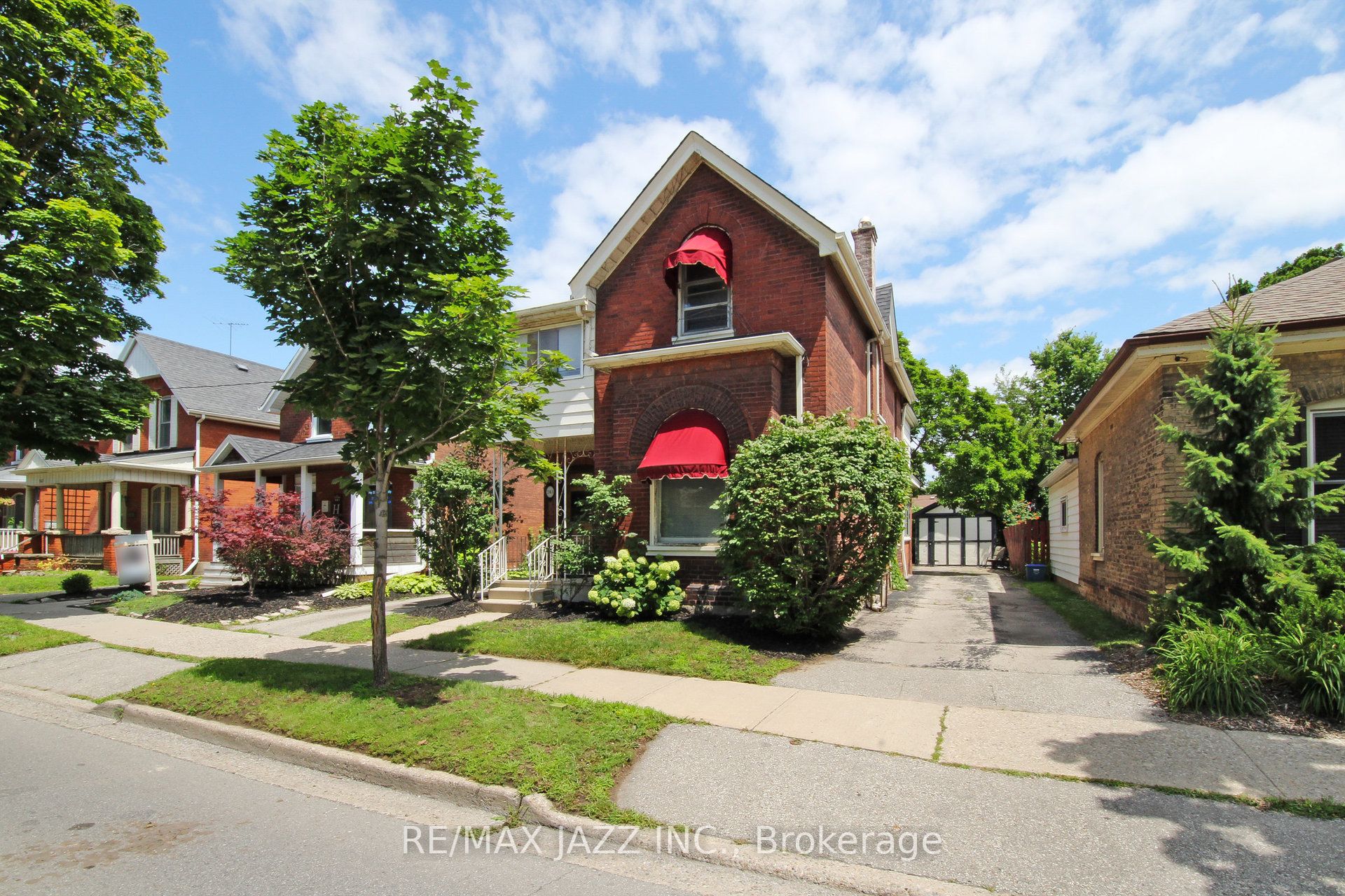 243 Brant Avenue Property Photo 1