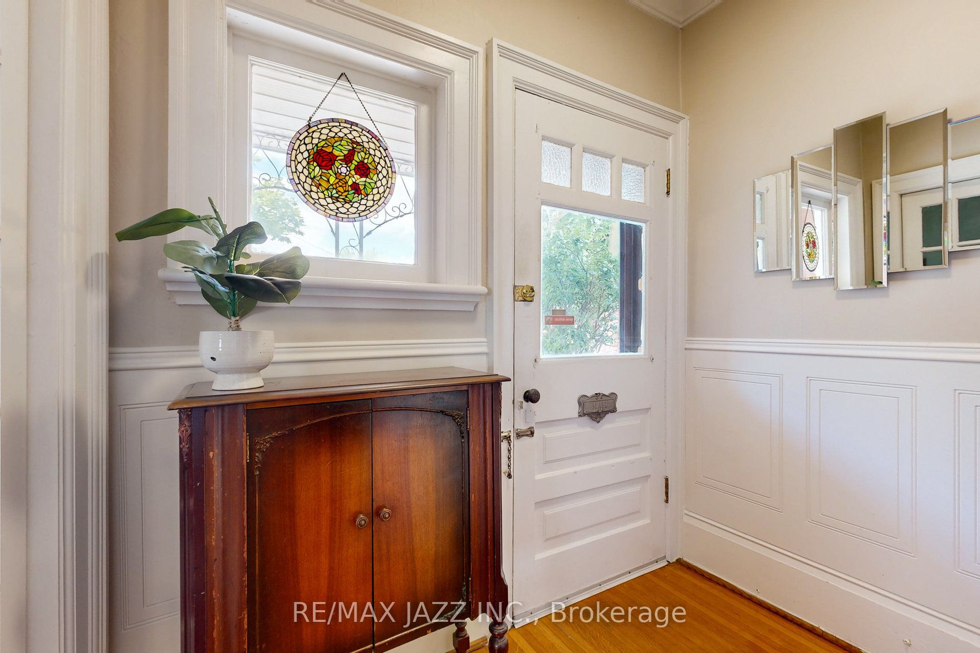 243 Brant Avenue Property Photo 3